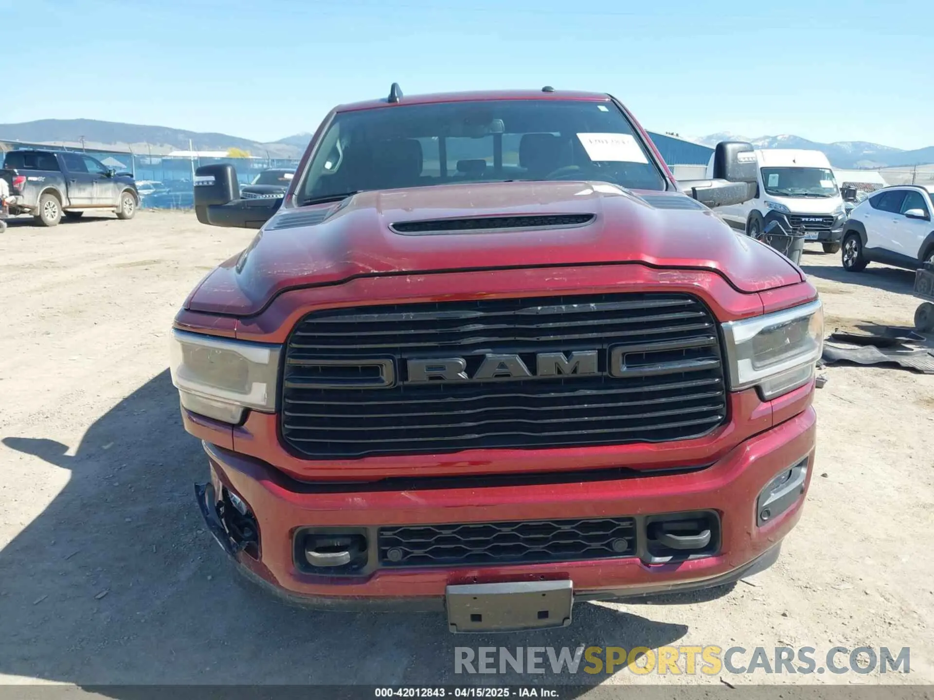 12 fotografías del automóvil dañado 3C6UR5FL6RG143993 RAM 2500 2024