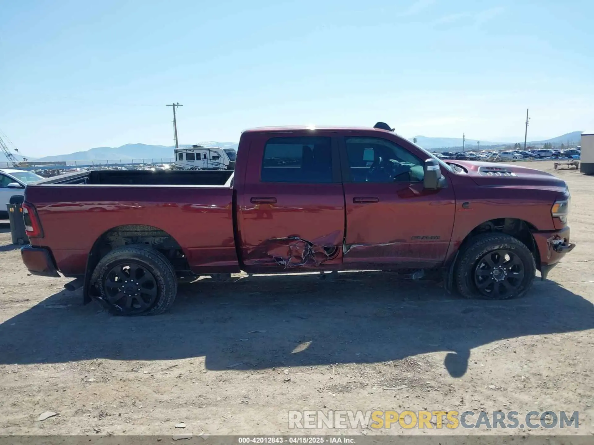 13 fotografías del automóvil dañado 3C6UR5FL6RG143993 RAM 2500 2024