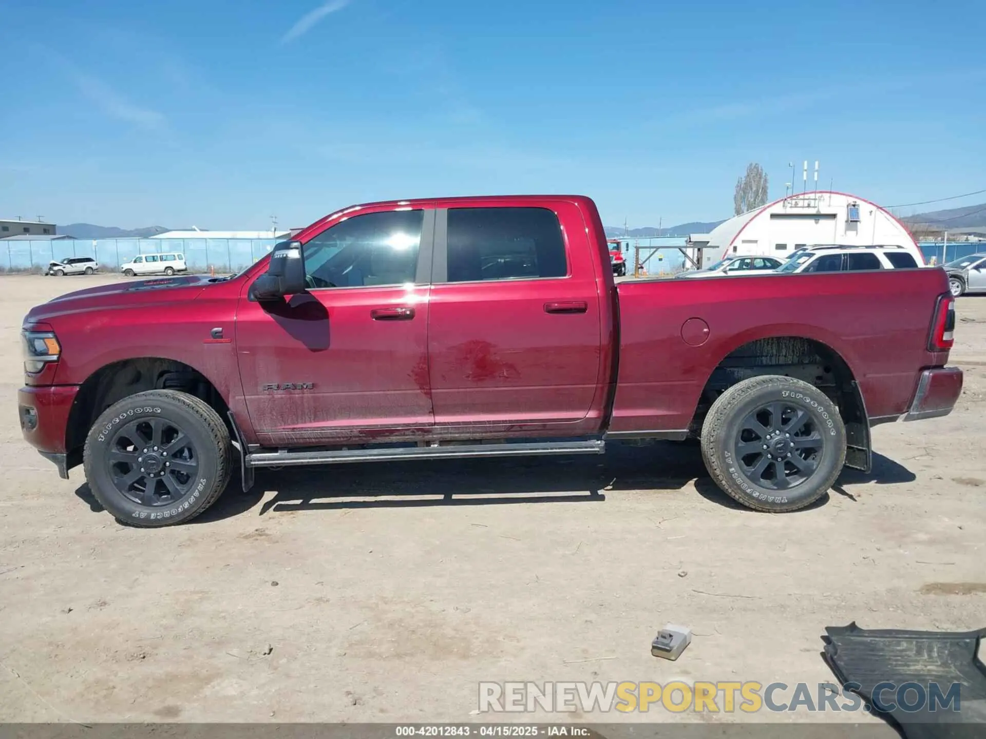 14 fotografías del automóvil dañado 3C6UR5FL6RG143993 RAM 2500 2024