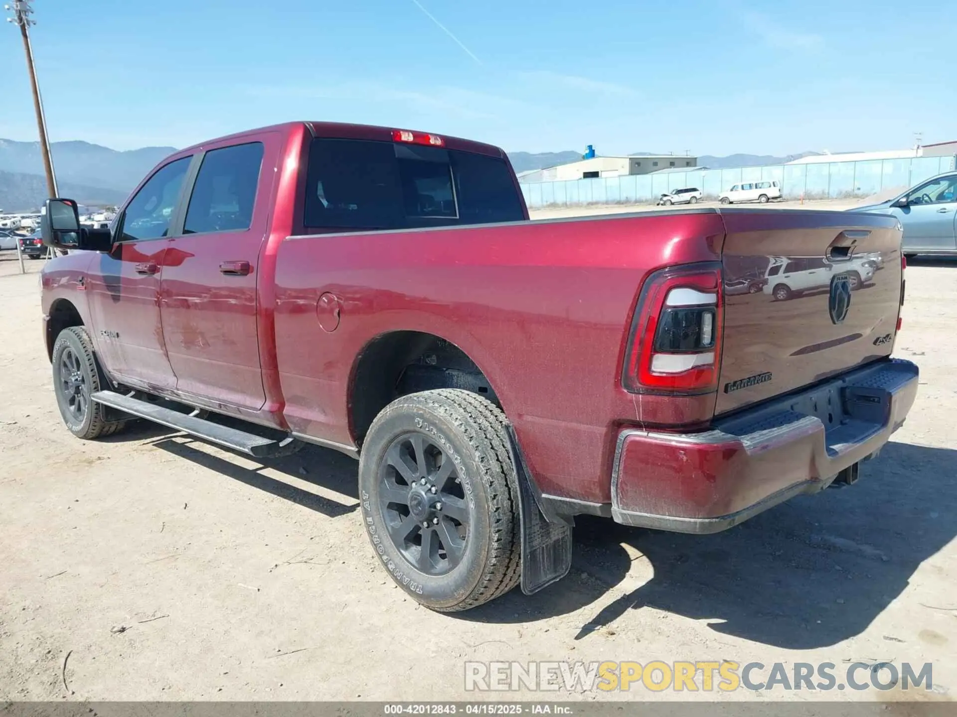 3 fotografías del automóvil dañado 3C6UR5FL6RG143993 RAM 2500 2024