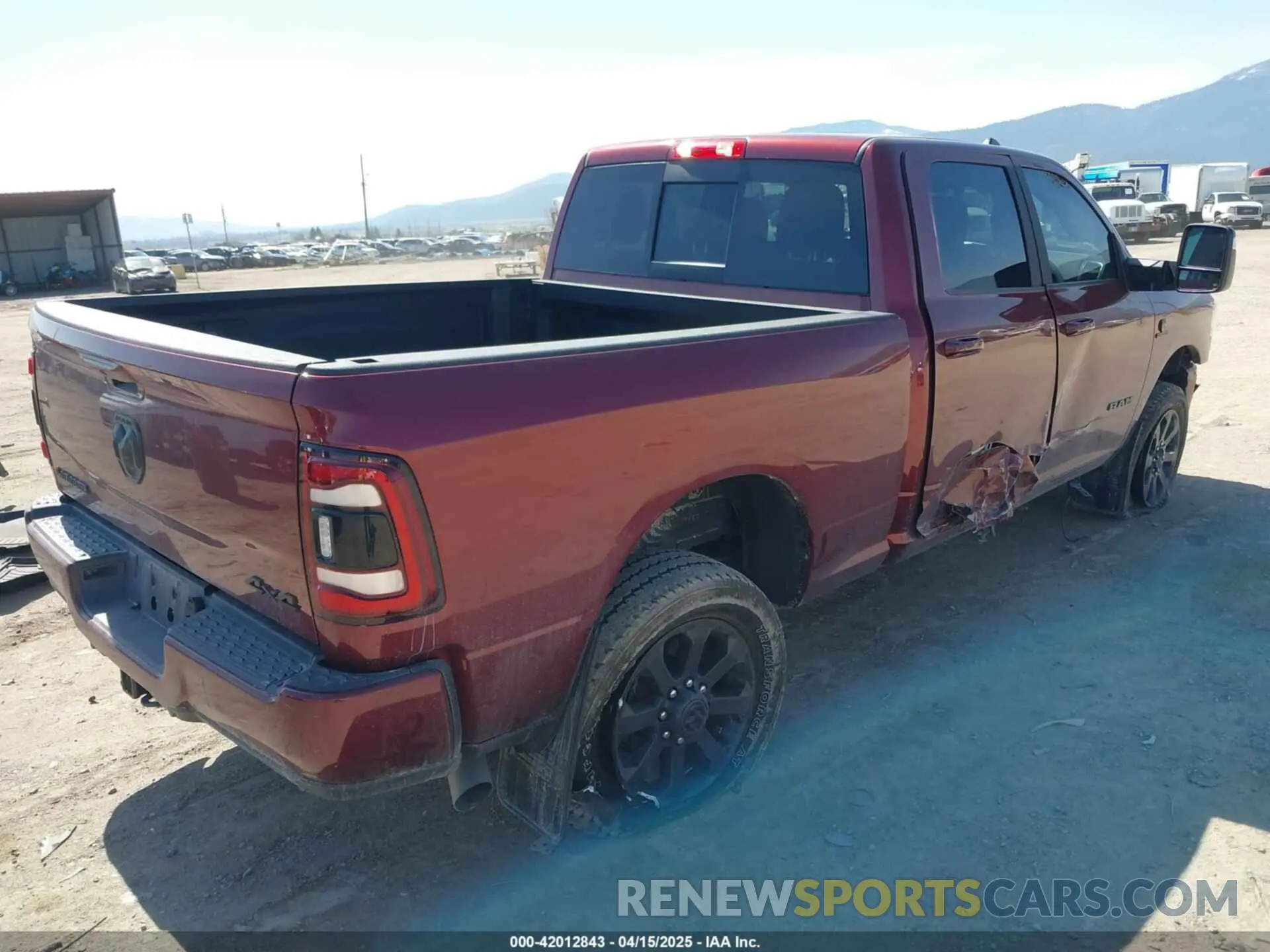 4 fotografías del automóvil dañado 3C6UR5FL6RG143993 RAM 2500 2024