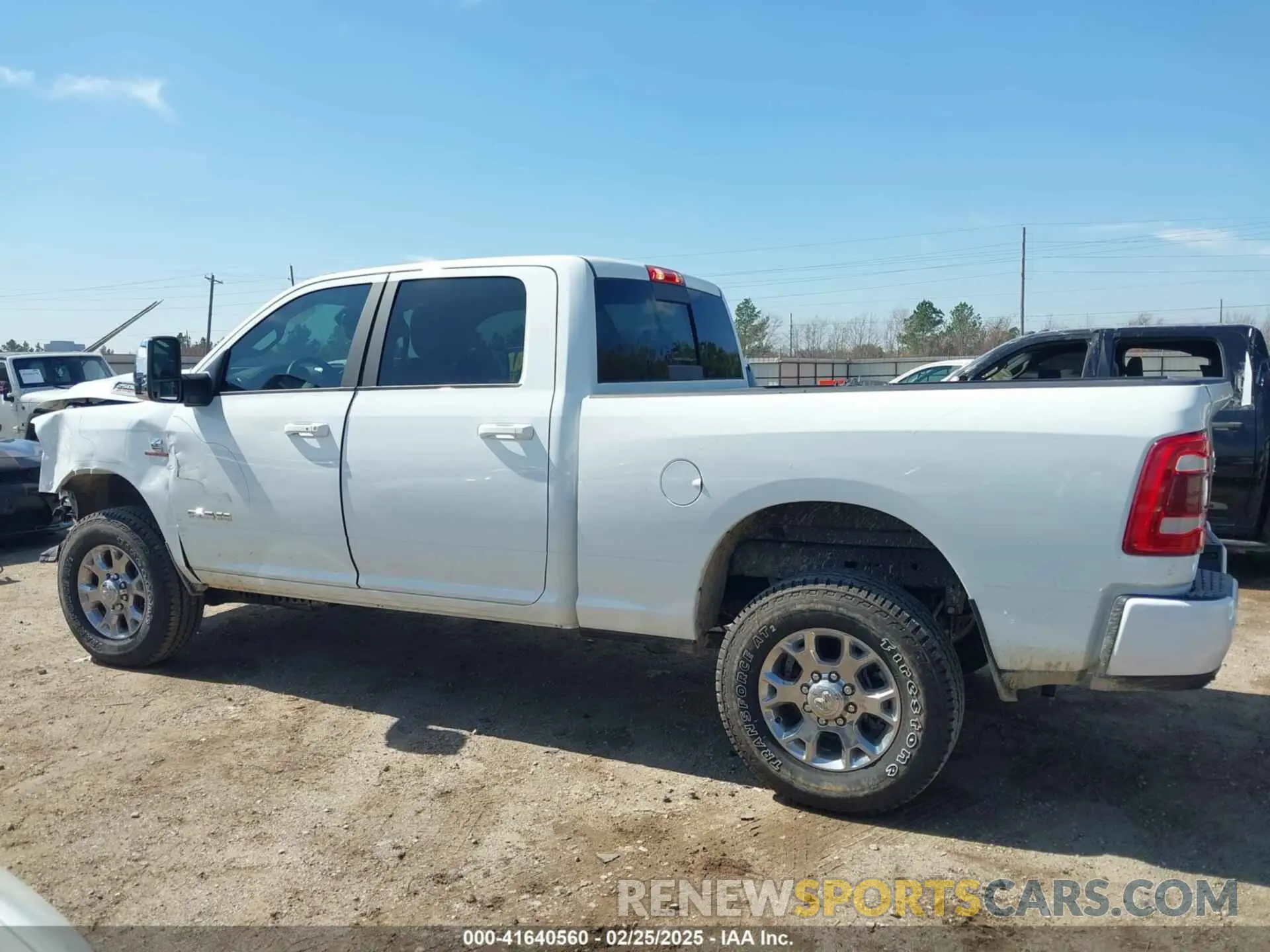 15 fotografías del automóvil dañado 3C6UR5FL6RG384601 RAM 2500 2024