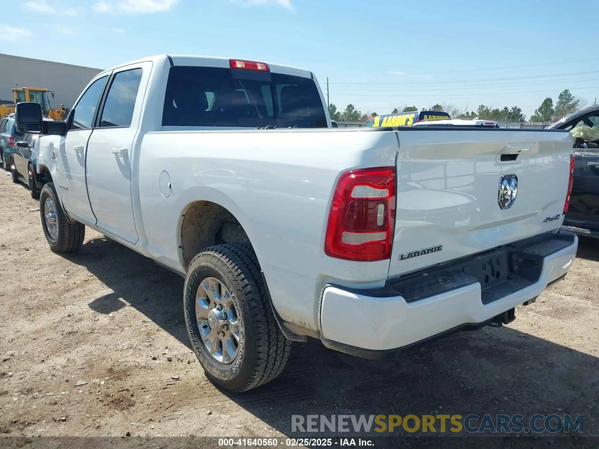 3 fotografías del automóvil dañado 3C6UR5FL6RG384601 RAM 2500 2024