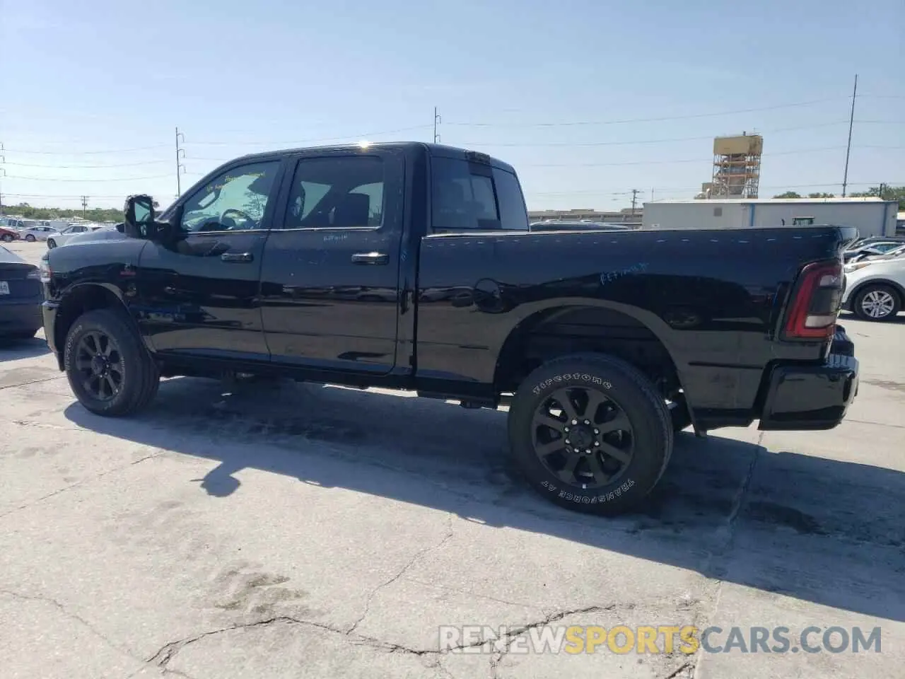 2 fotografías del automóvil dañado 3C6UR5FLXRG364108 RAM 2500 2024