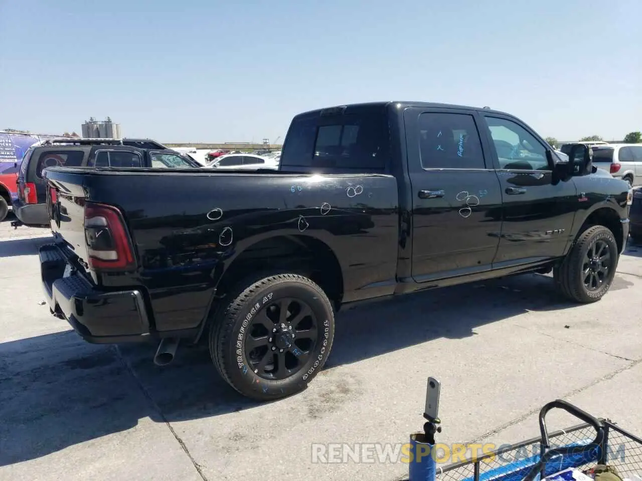 3 fotografías del automóvil dañado 3C6UR5FLXRG364108 RAM 2500 2024