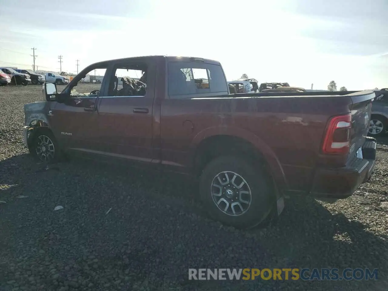 2 fotografías del automóvil dañado 3C6UR5GL4RG253584 RAM 2500 2024