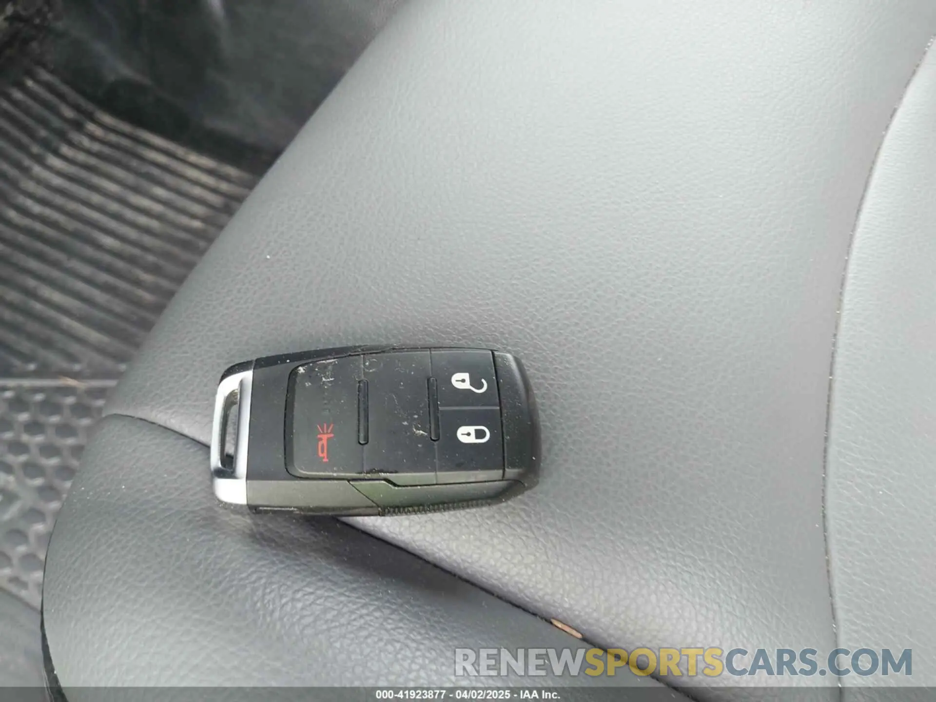 11 fotografías del automóvil dañado 3C6UR5HJ1RG114588 RAM 2500 2024