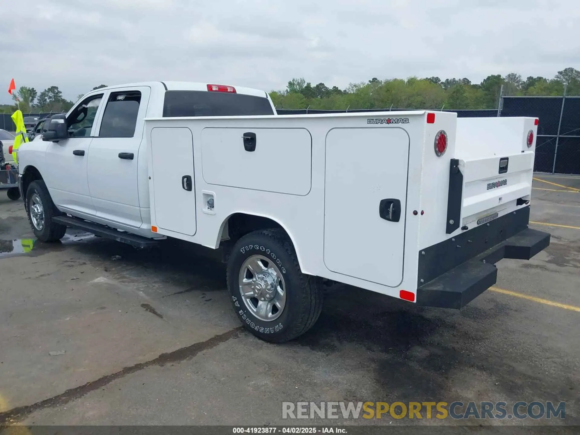 3 fotografías del automóvil dañado 3C6UR5HJ1RG114588 RAM 2500 2024