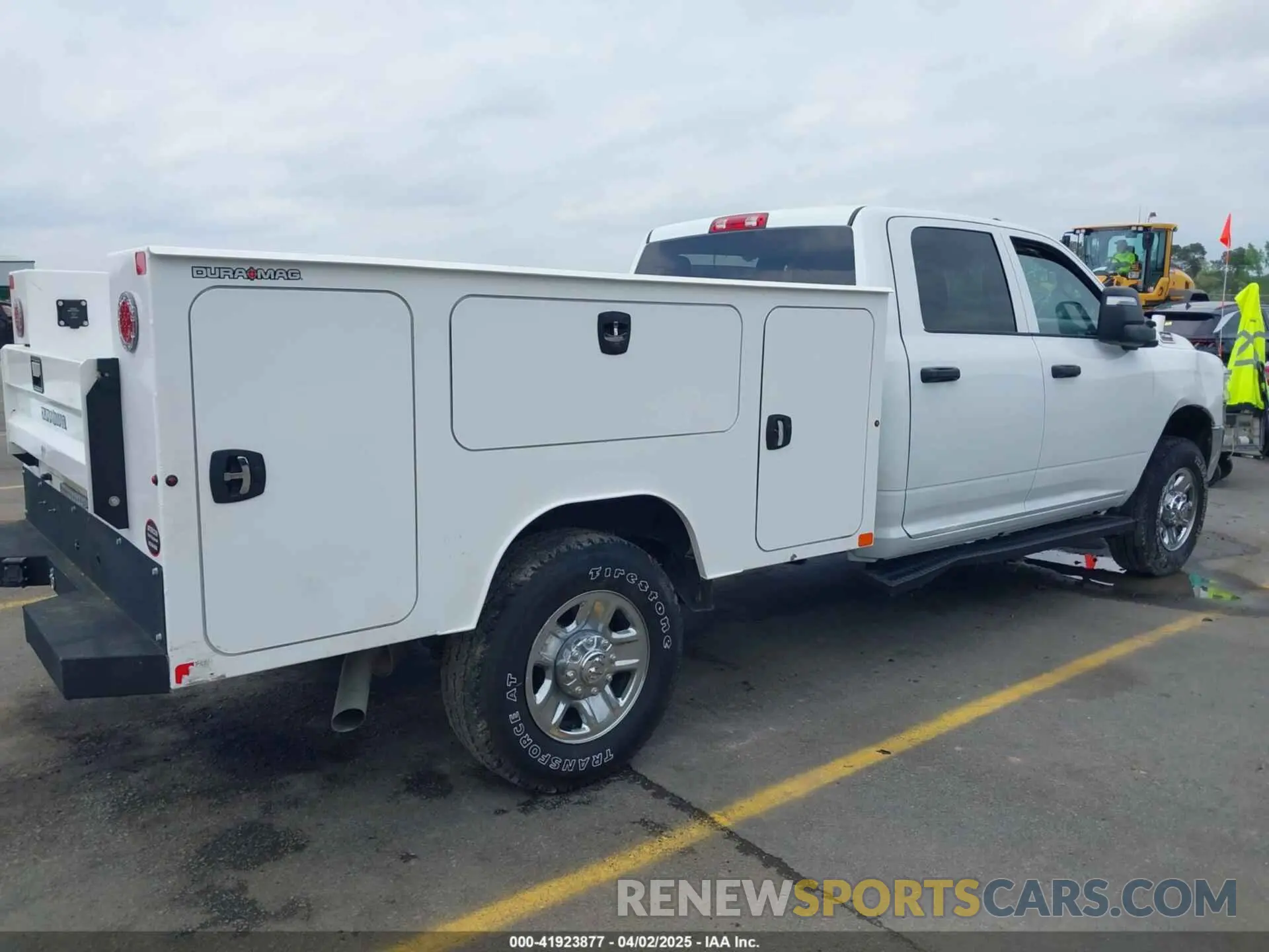4 fotografías del automóvil dañado 3C6UR5HJ1RG114588 RAM 2500 2024