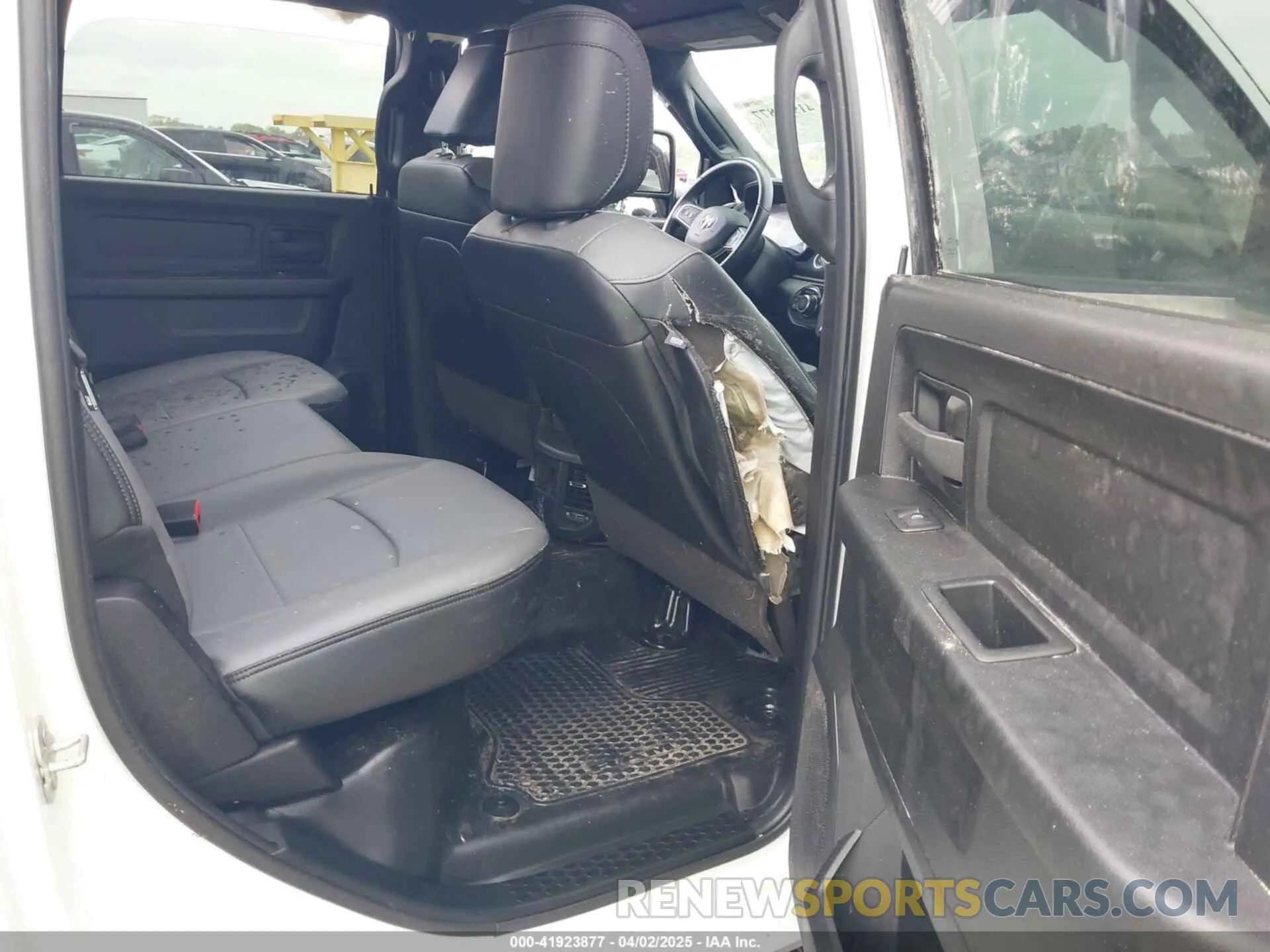 8 fotografías del automóvil dañado 3C6UR5HJ1RG114588 RAM 2500 2024