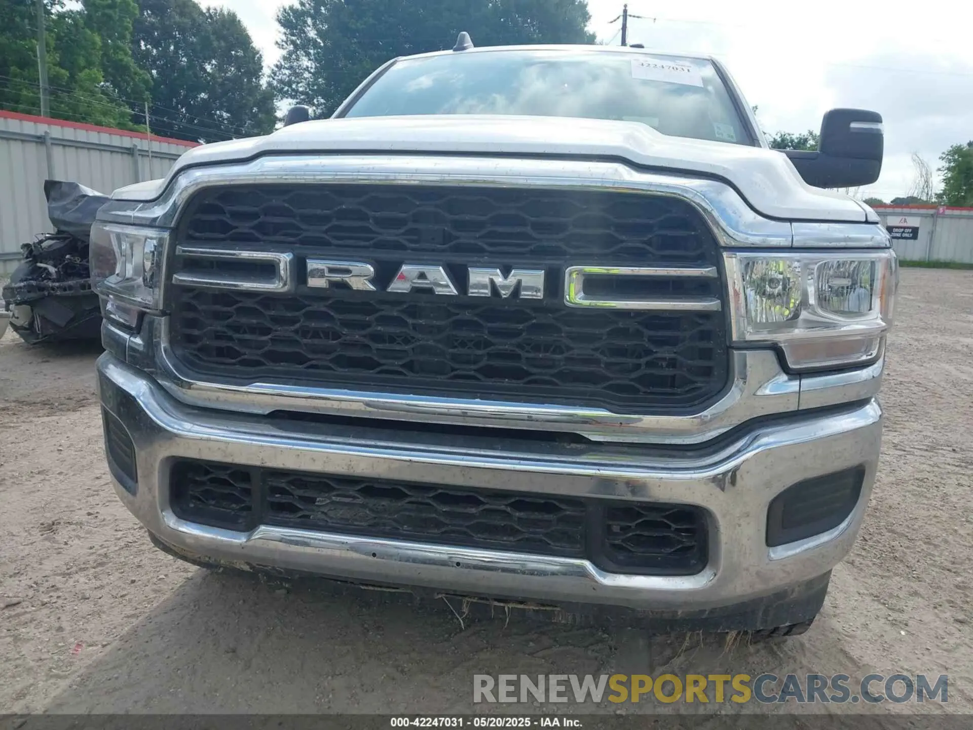 12 fotografías del automóvil dañado 3C6UR5HJ2RG234917 RAM 2500 2024