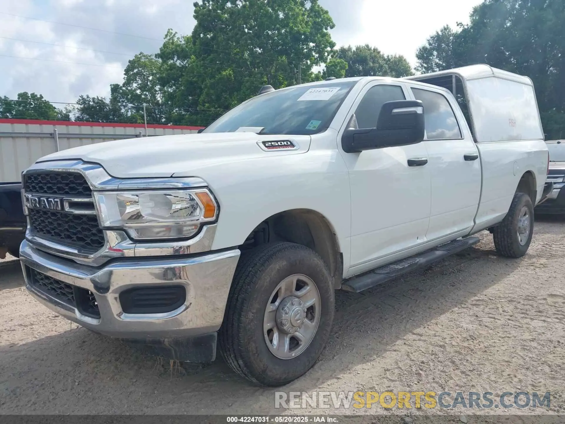 2 fotografías del automóvil dañado 3C6UR5HJ2RG234917 RAM 2500 2024