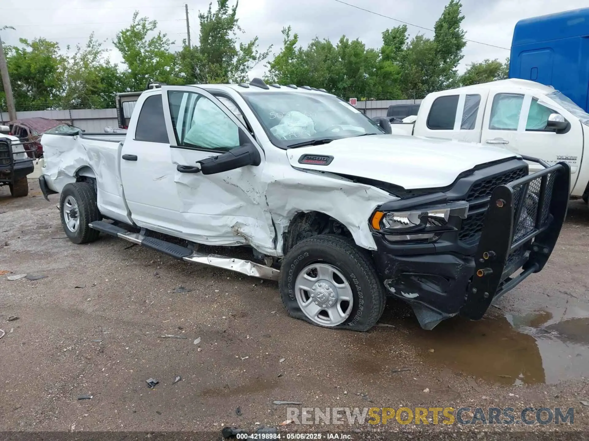 1 fotografías del automóvil dañado 3C6UR5HJ4RG125908 RAM 2500 2024