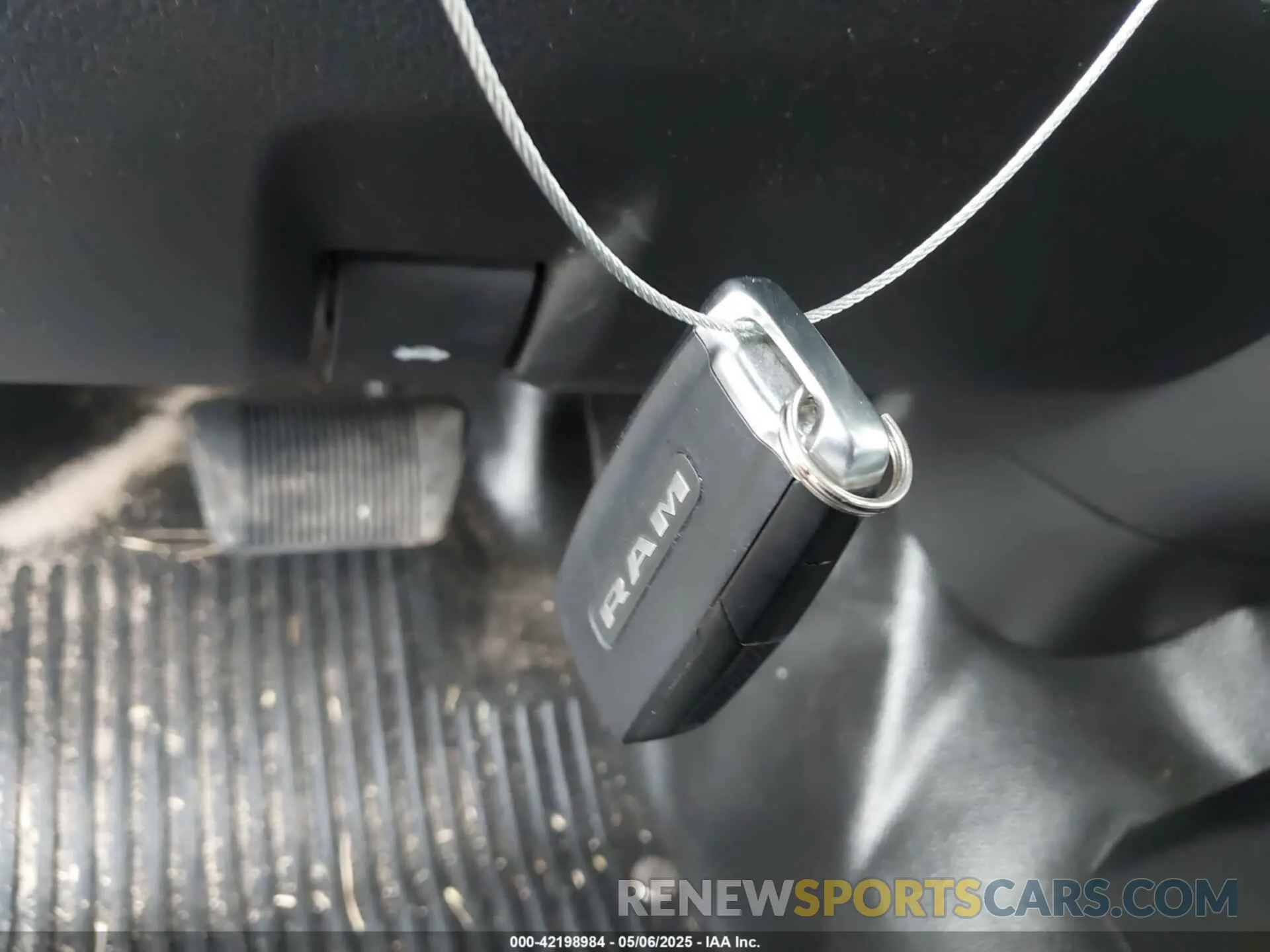 11 fotografías del automóvil dañado 3C6UR5HJ4RG125908 RAM 2500 2024