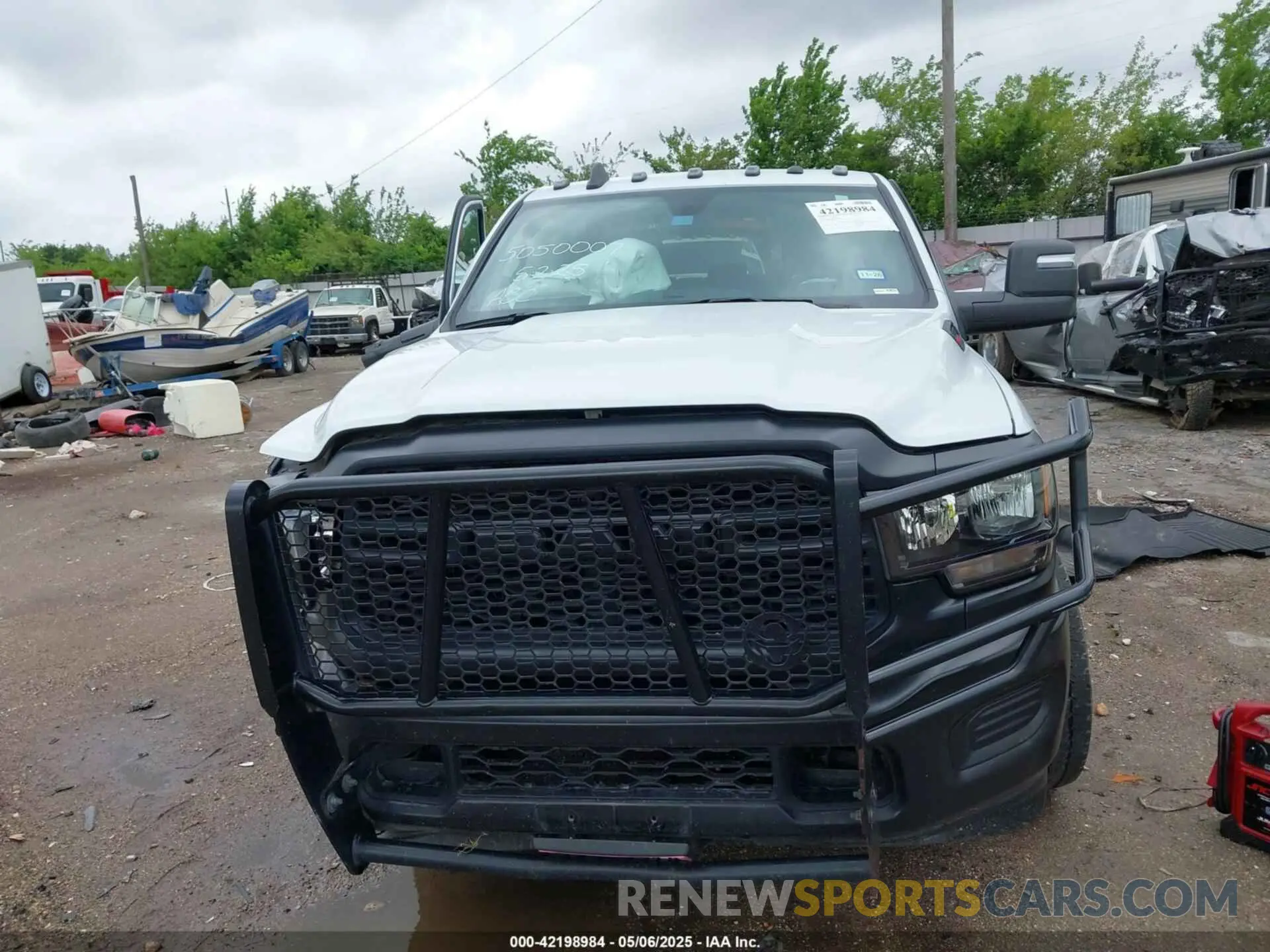13 fotografías del automóvil dañado 3C6UR5HJ4RG125908 RAM 2500 2024