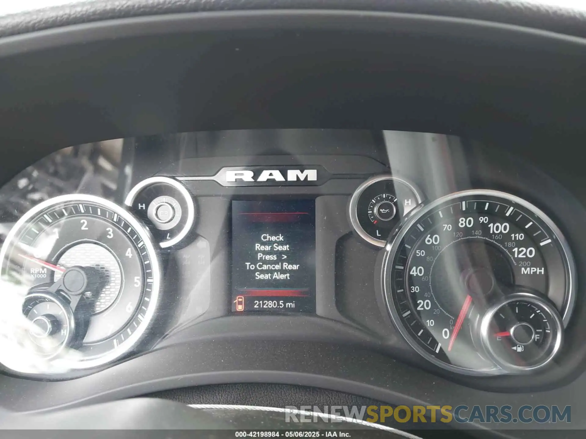 7 fotografías del automóvil dañado 3C6UR5HJ4RG125908 RAM 2500 2024