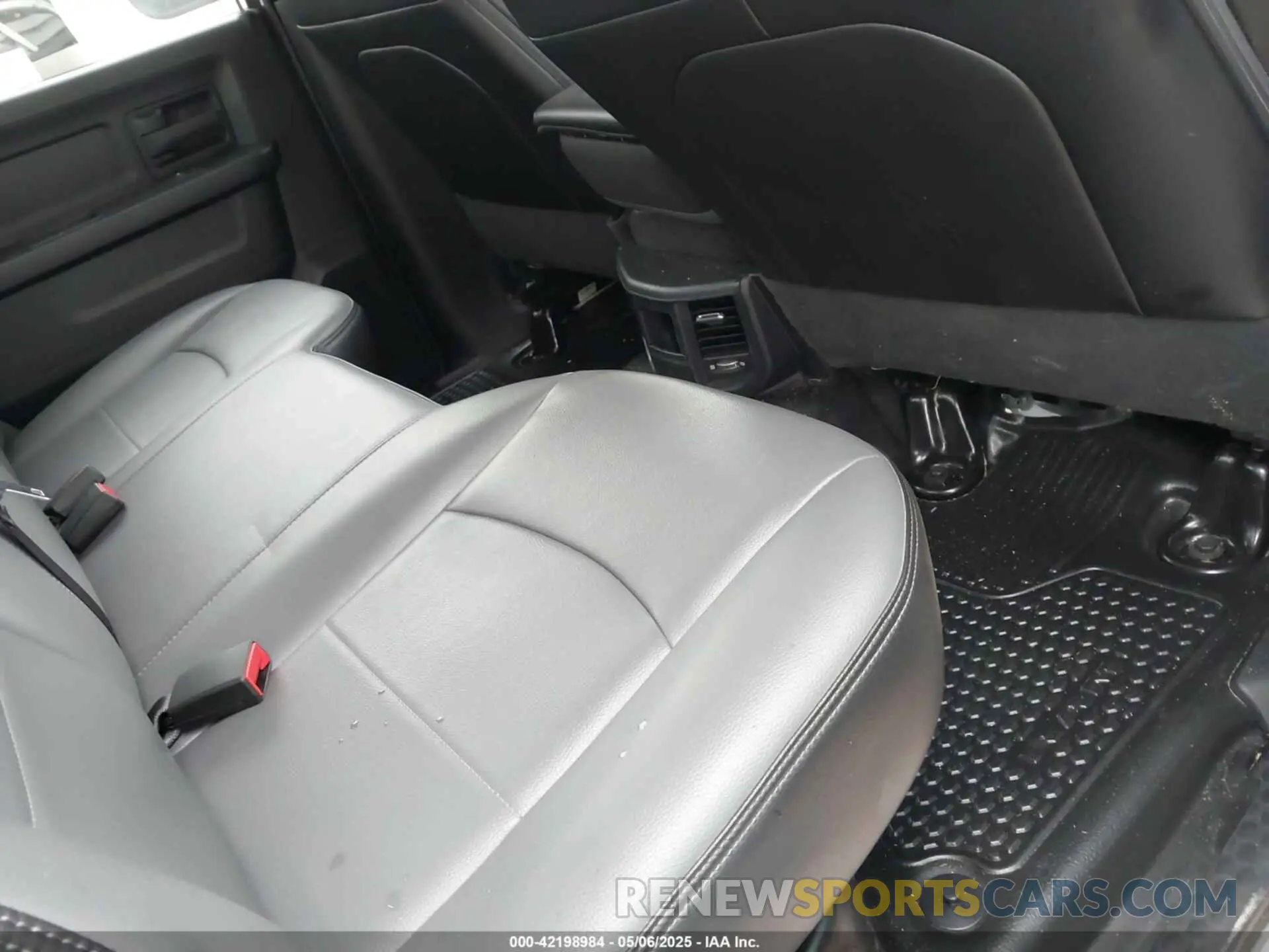 8 fotografías del automóvil dañado 3C6UR5HJ4RG125908 RAM 2500 2024