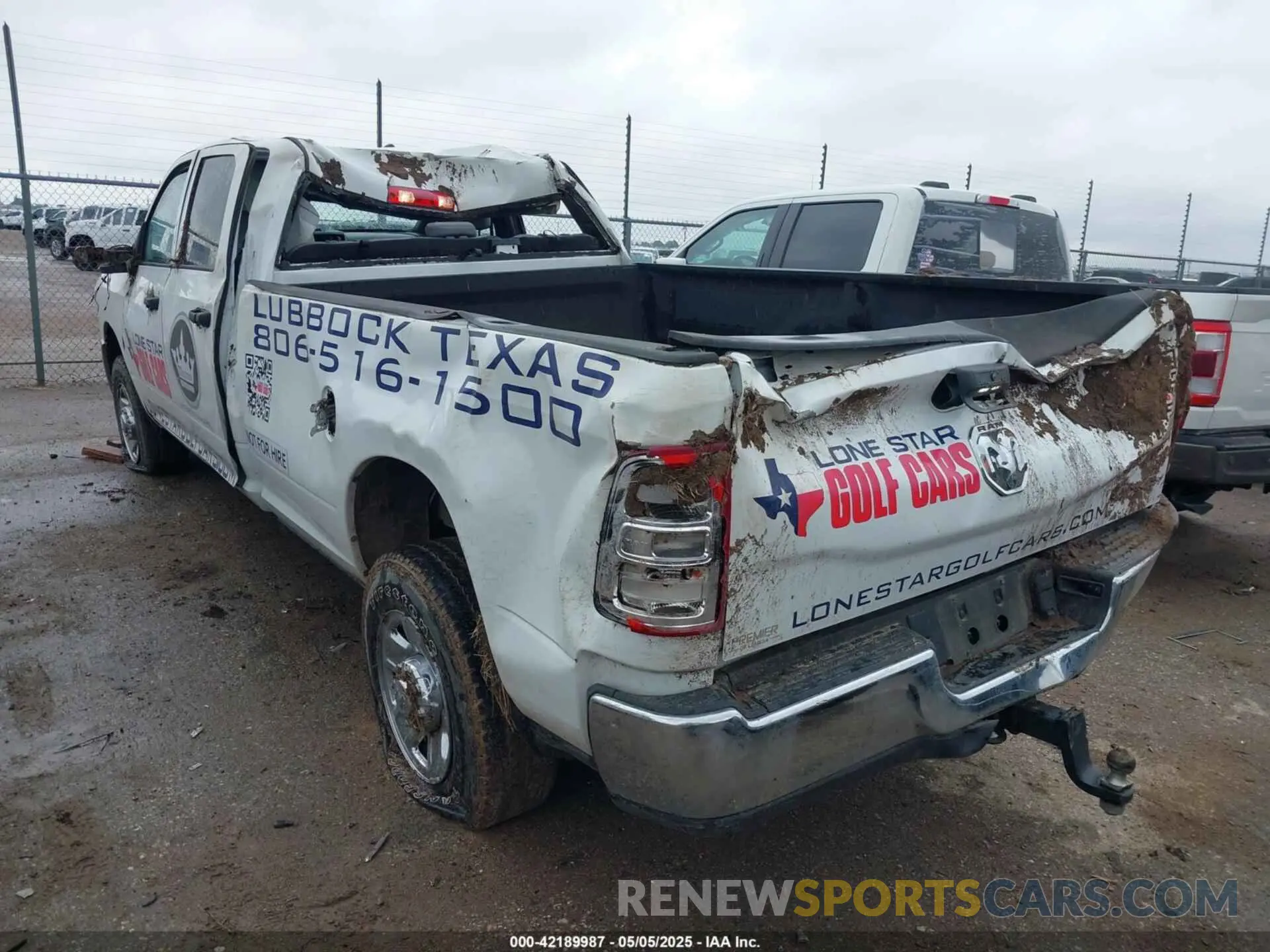 3 fotografías del automóvil dañado 3C6UR5HJ4RG188121 RAM 2500 2024