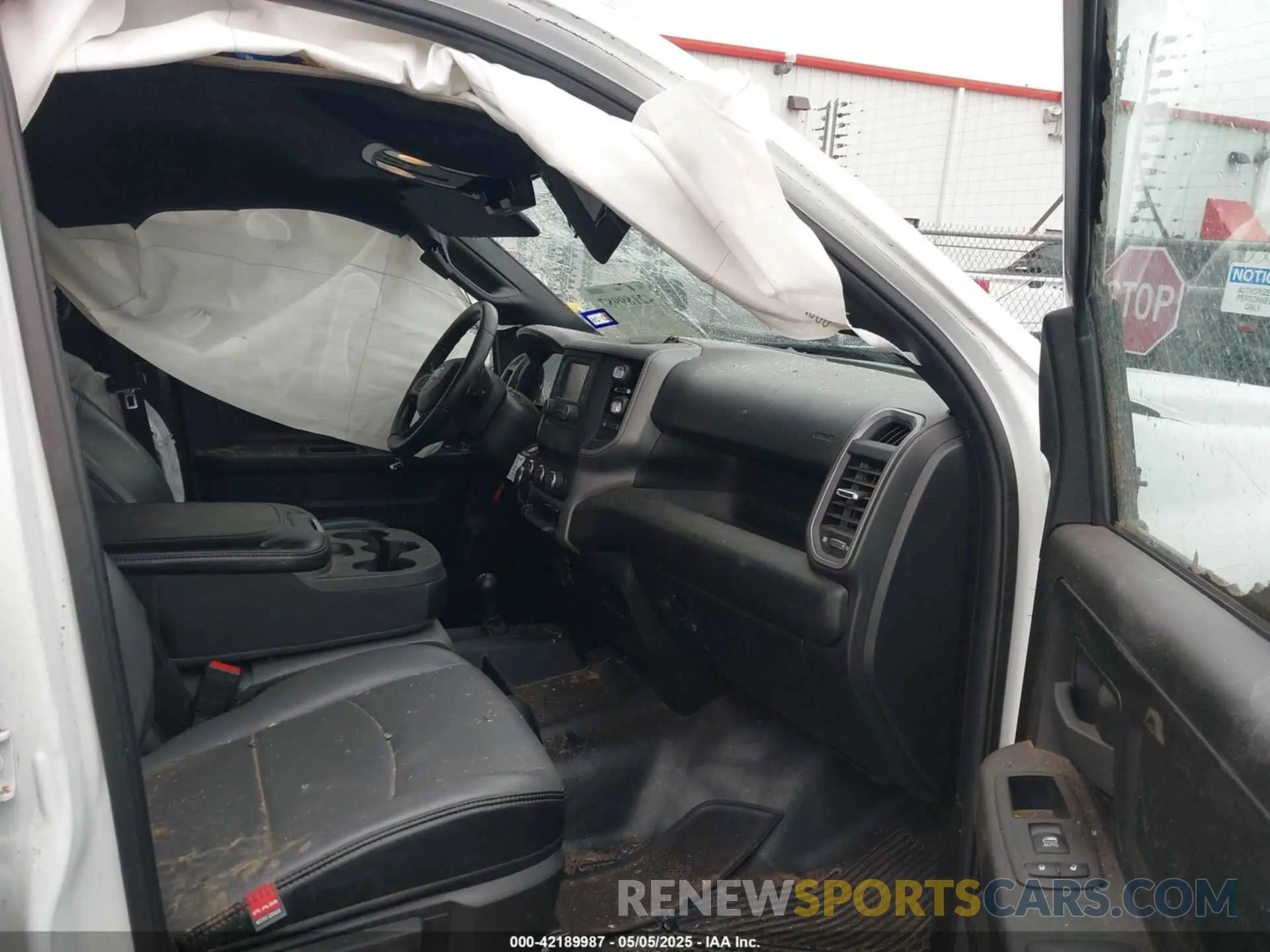 5 fotografías del automóvil dañado 3C6UR5HJ4RG188121 RAM 2500 2024