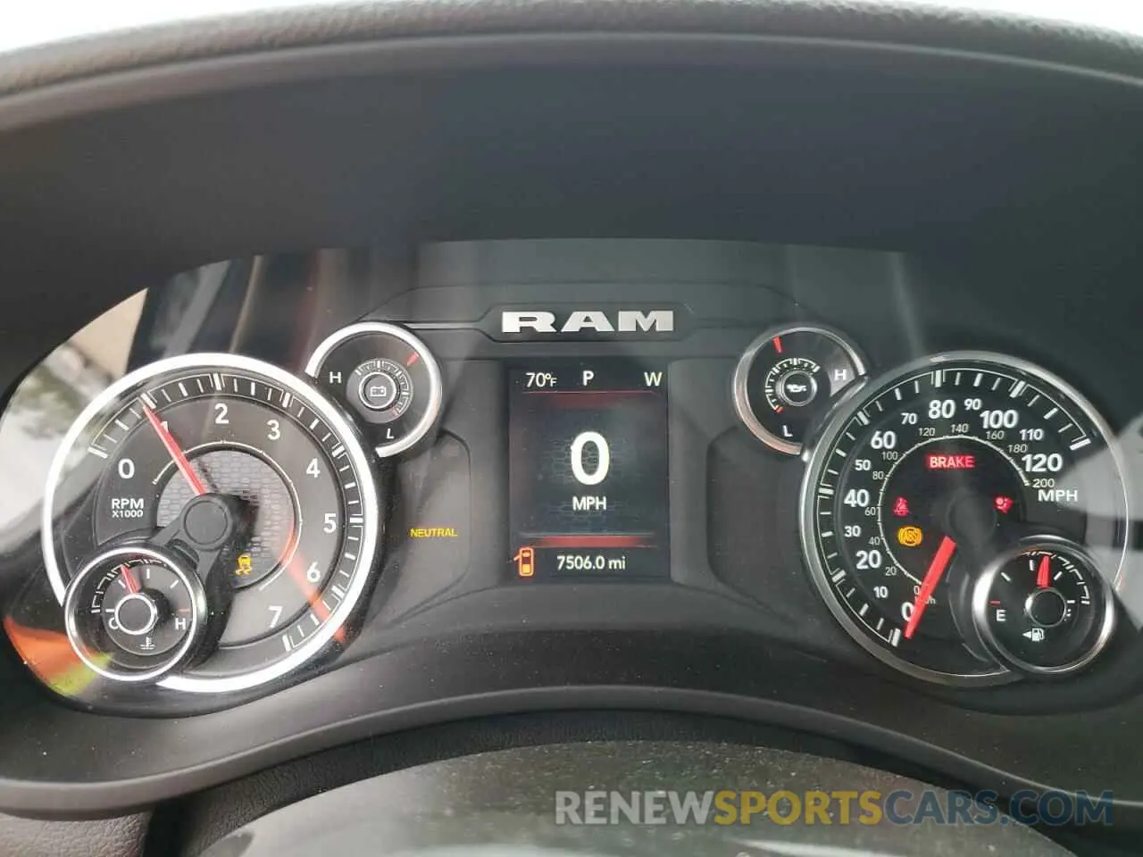 9 fotografías del automóvil dañado 3C6UR5HJ5RG169223 RAM 2500 2024