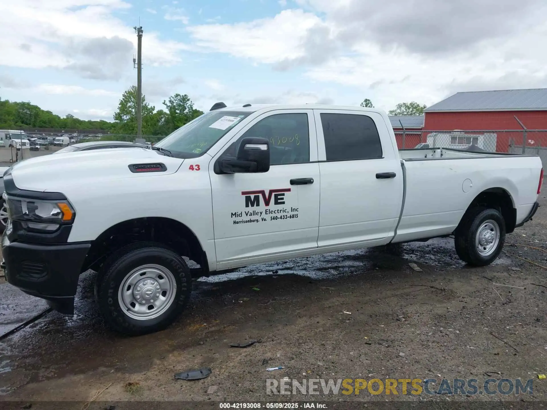 14 fotografías del automóvil dañado 3C6UR5HJXRG161540 RAM 2500 2024