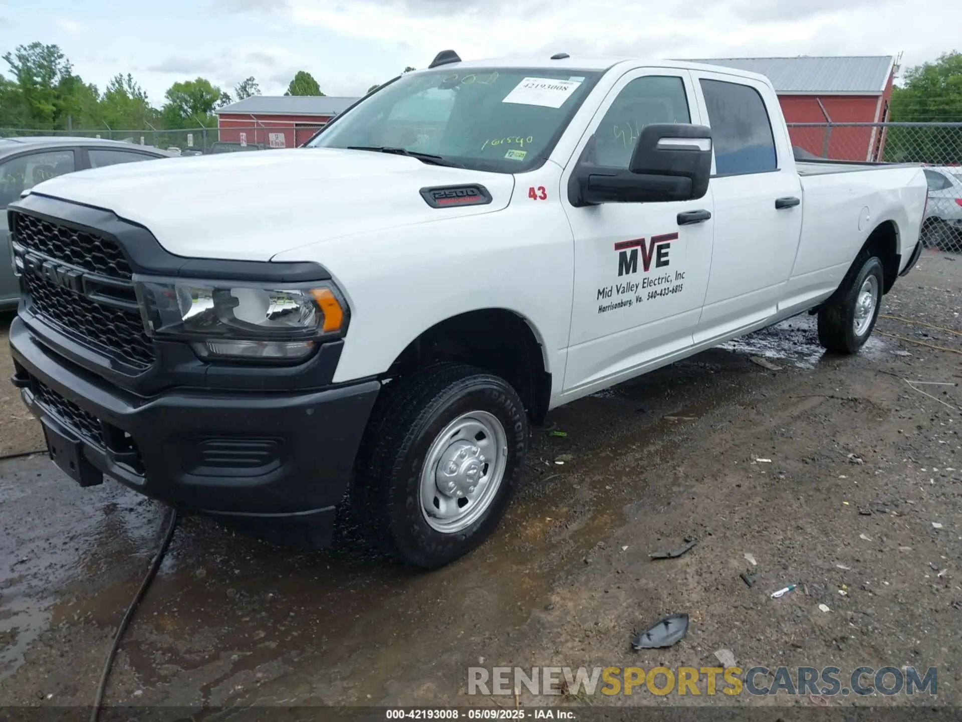 2 fotografías del automóvil dañado 3C6UR5HJXRG161540 RAM 2500 2024