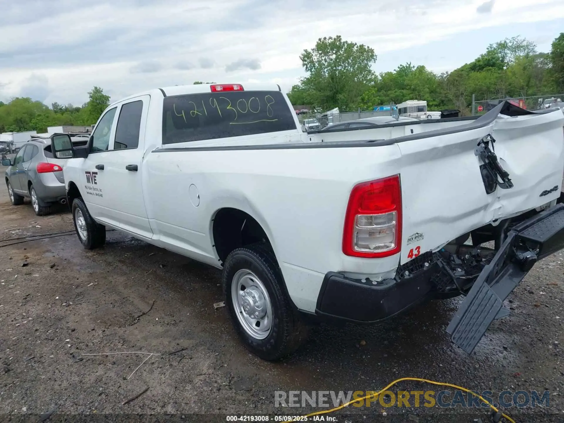 3 fotografías del automóvil dañado 3C6UR5HJXRG161540 RAM 2500 2024