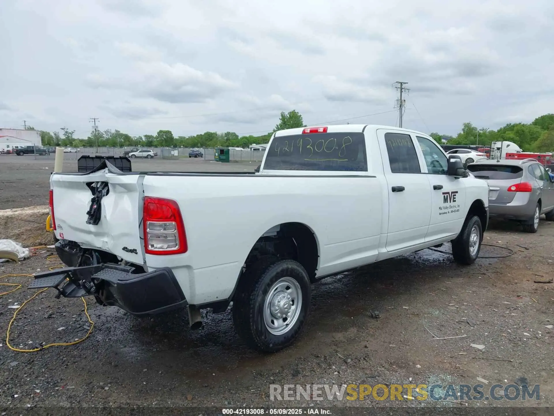 4 fotografías del automóvil dañado 3C6UR5HJXRG161540 RAM 2500 2024