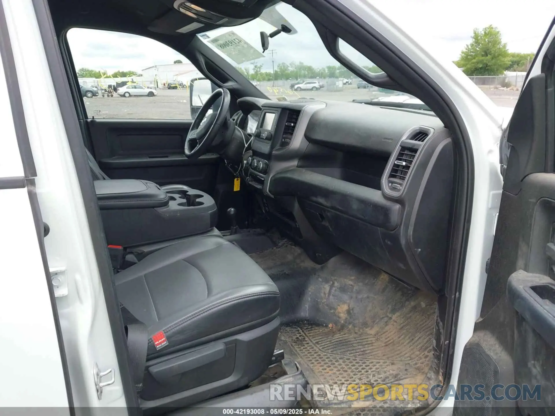 5 fotografías del automóvil dañado 3C6UR5HJXRG161540 RAM 2500 2024
