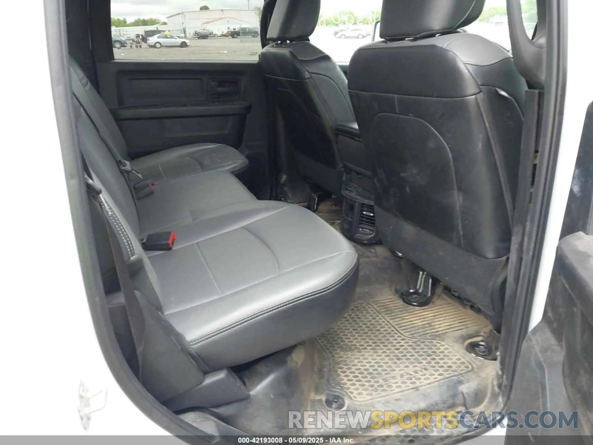 8 fotografías del automóvil dañado 3C6UR5HJXRG161540 RAM 2500 2024