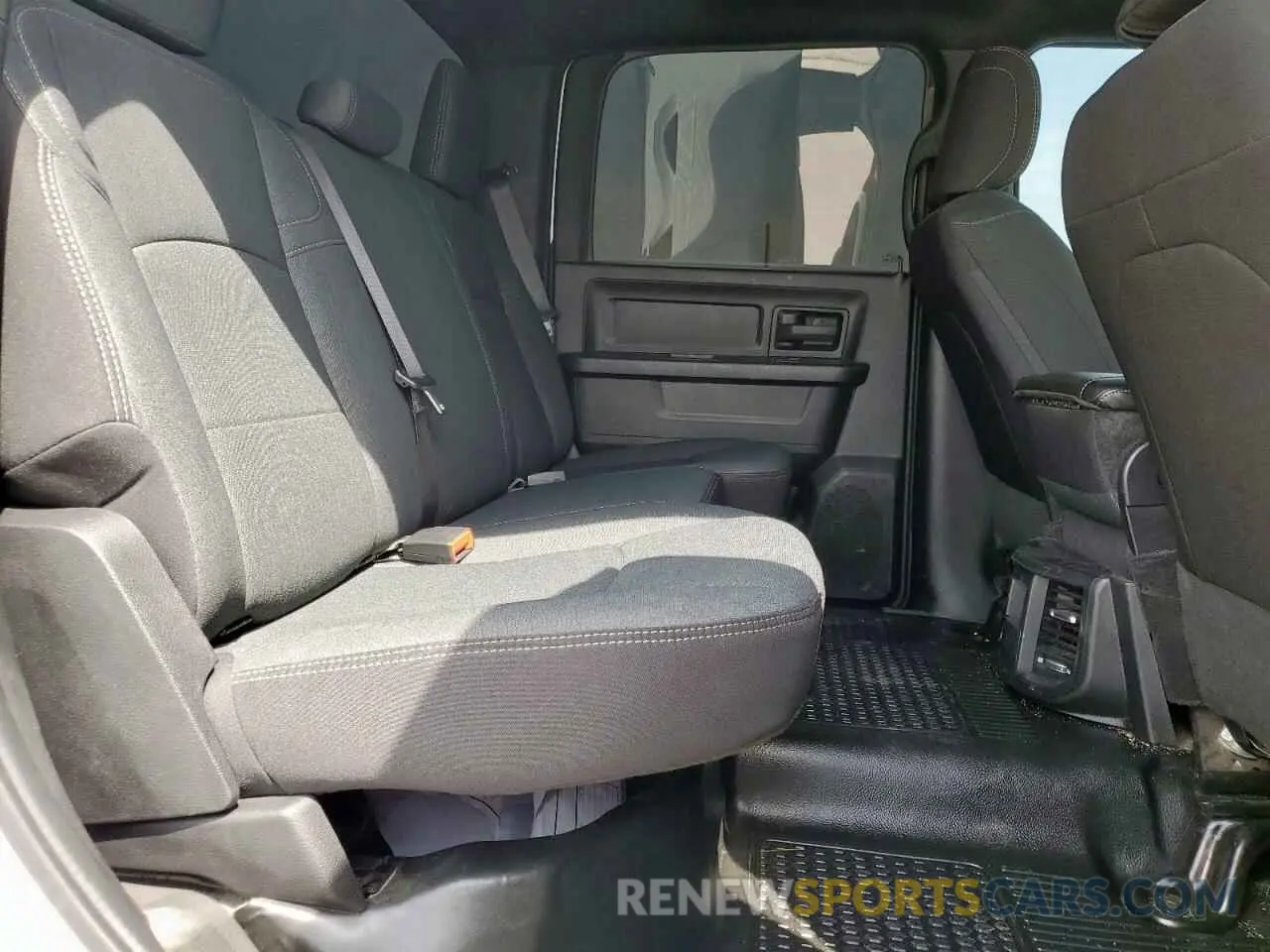 10 fotografías del automóvil dañado 3C6UR5HL1RG153408 RAM 2500 2024