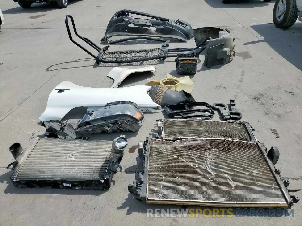 12 fotografías del automóvil dañado 3C6UR5HL1RG153408 RAM 2500 2024