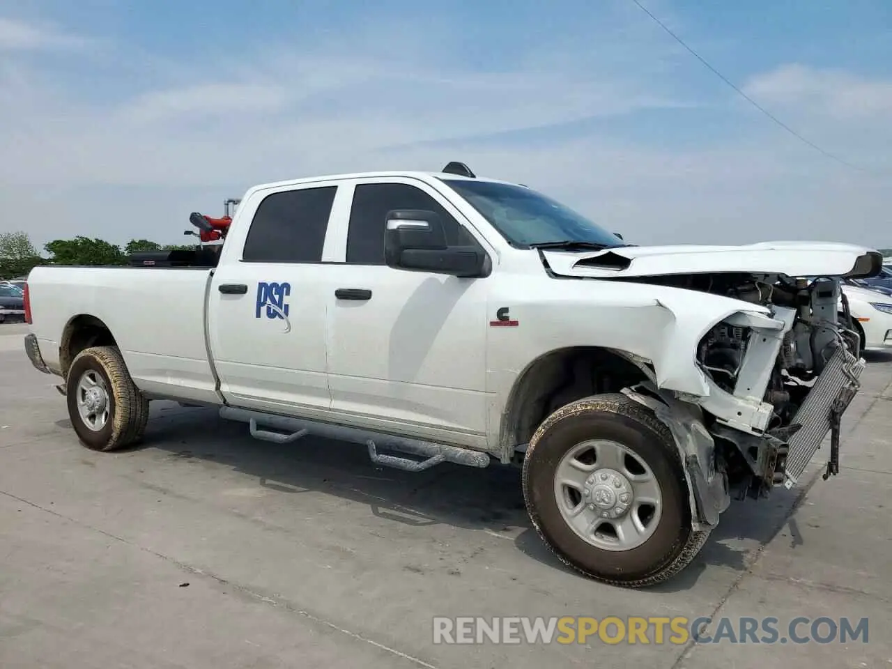 4 fotografías del automóvil dañado 3C6UR5HL1RG153408 RAM 2500 2024