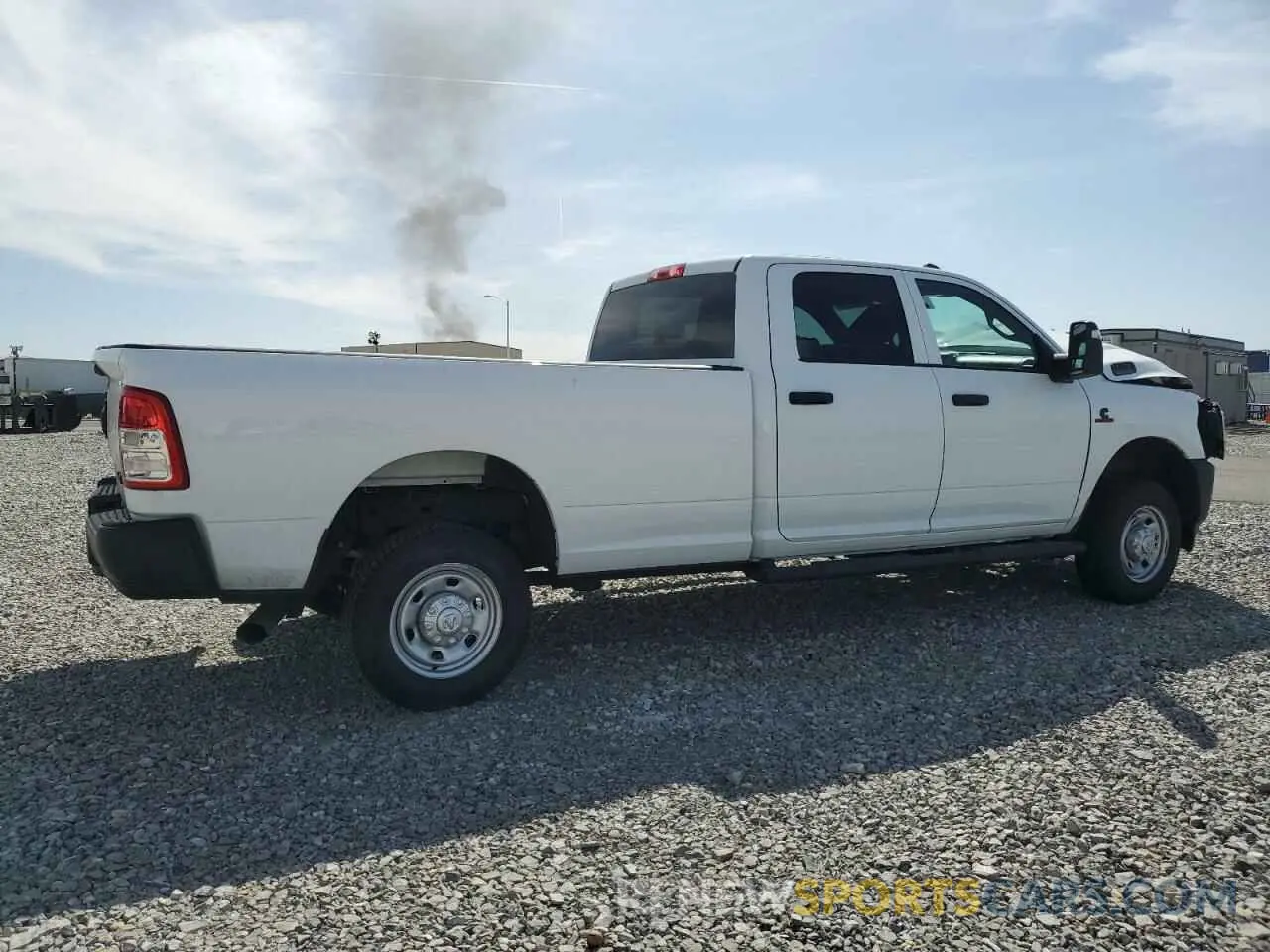 3 fotografías del automóvil dañado 3C6UR5HL5RG154352 RAM 2500 2024