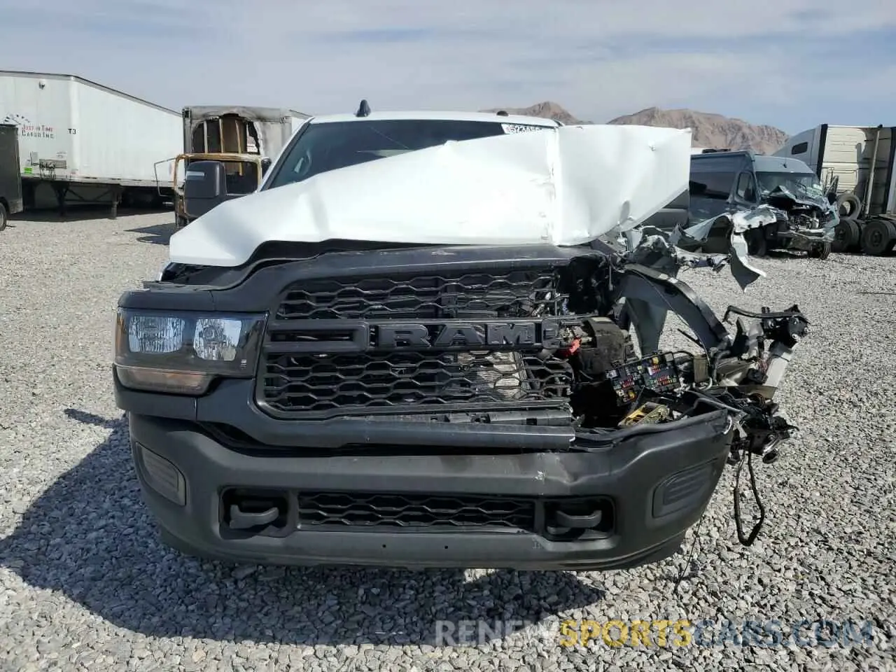 5 fotografías del automóvil dañado 3C6UR5HL5RG154352 RAM 2500 2024
