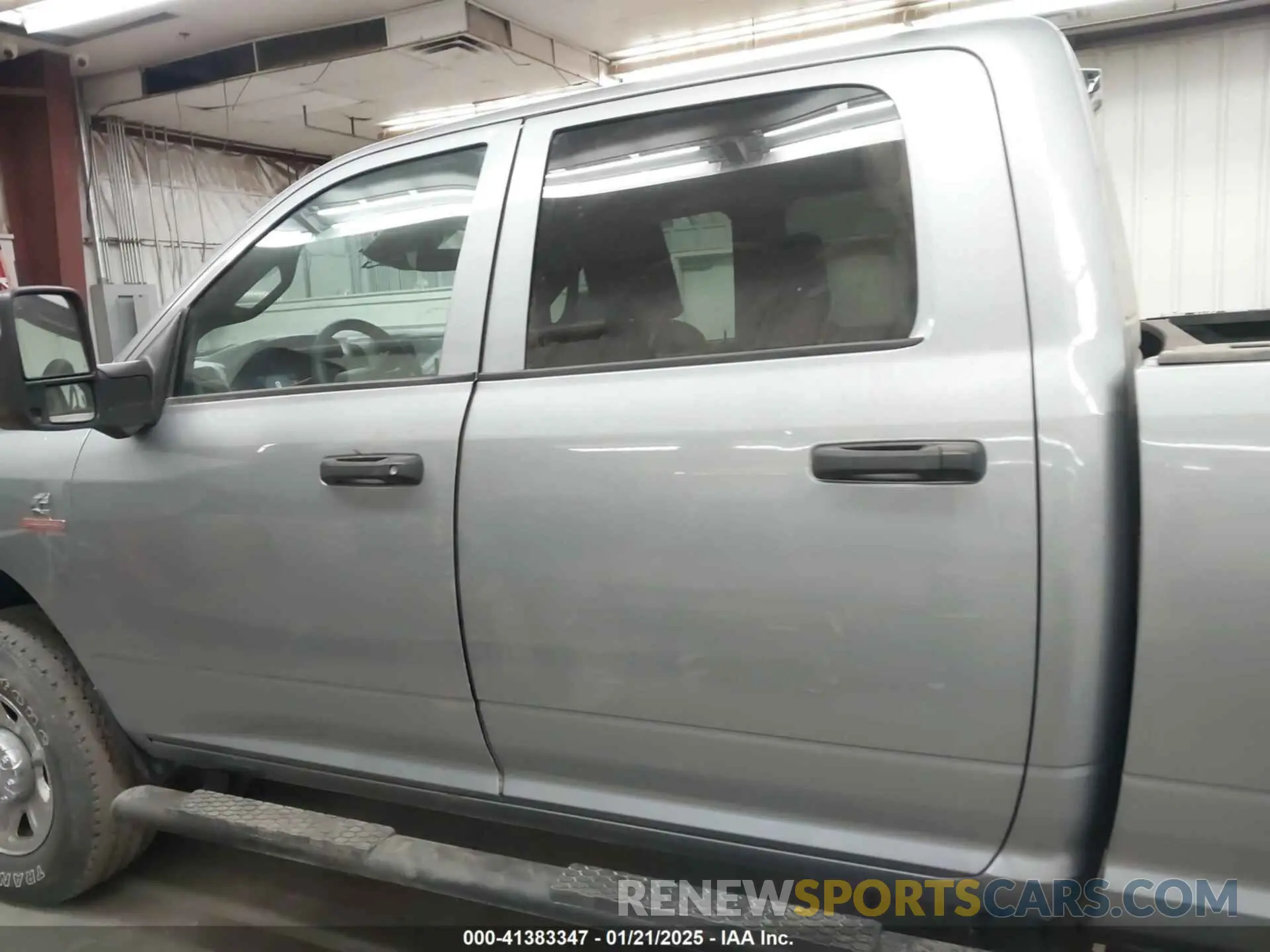 14 fotografías del automóvil dañado 3C6UR5HL6RG189322 RAM 2500 2024