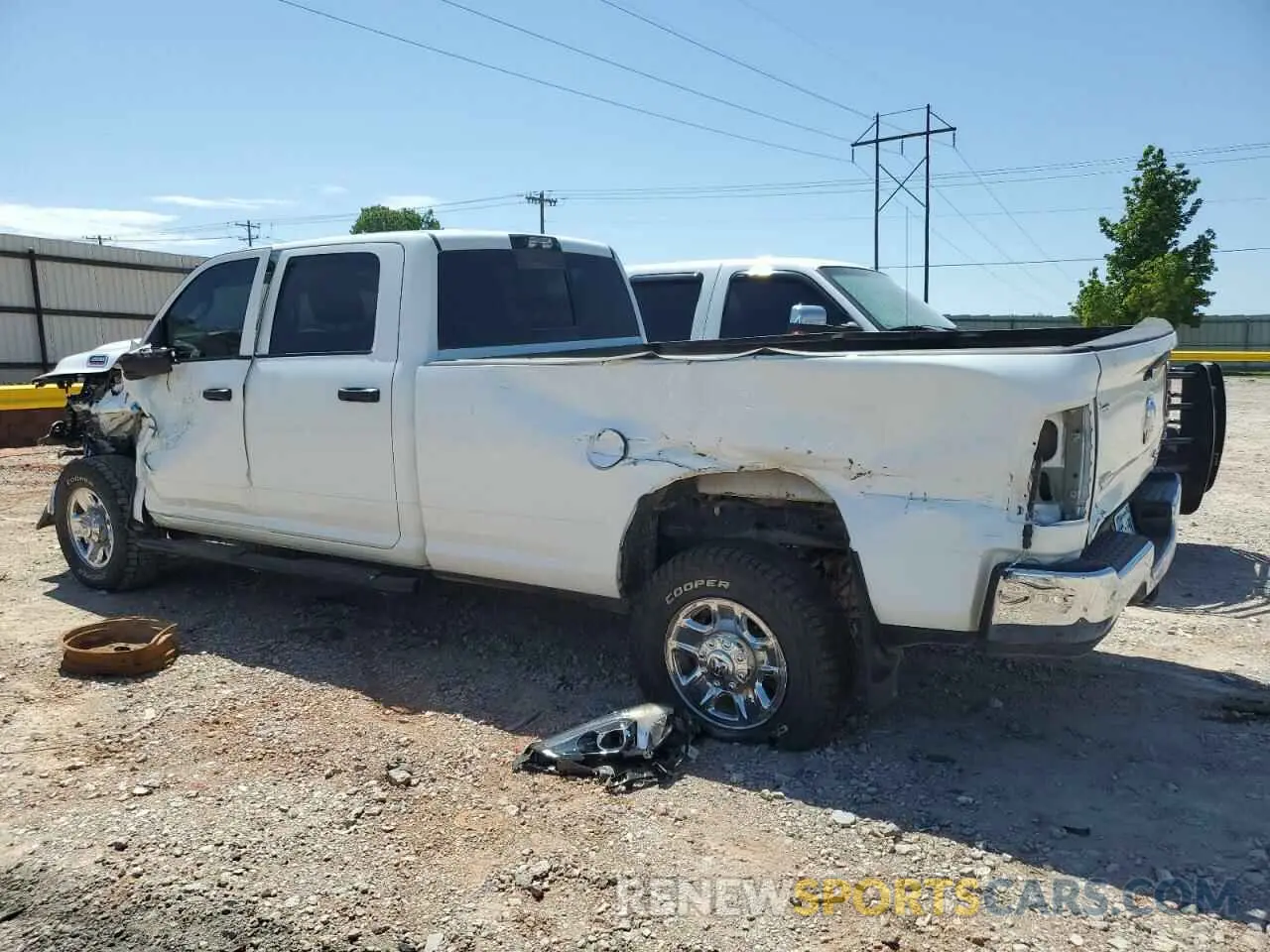 2 fotografías del automóvil dañado 3C6UR5HL9RG141202 RAM 2500 2024