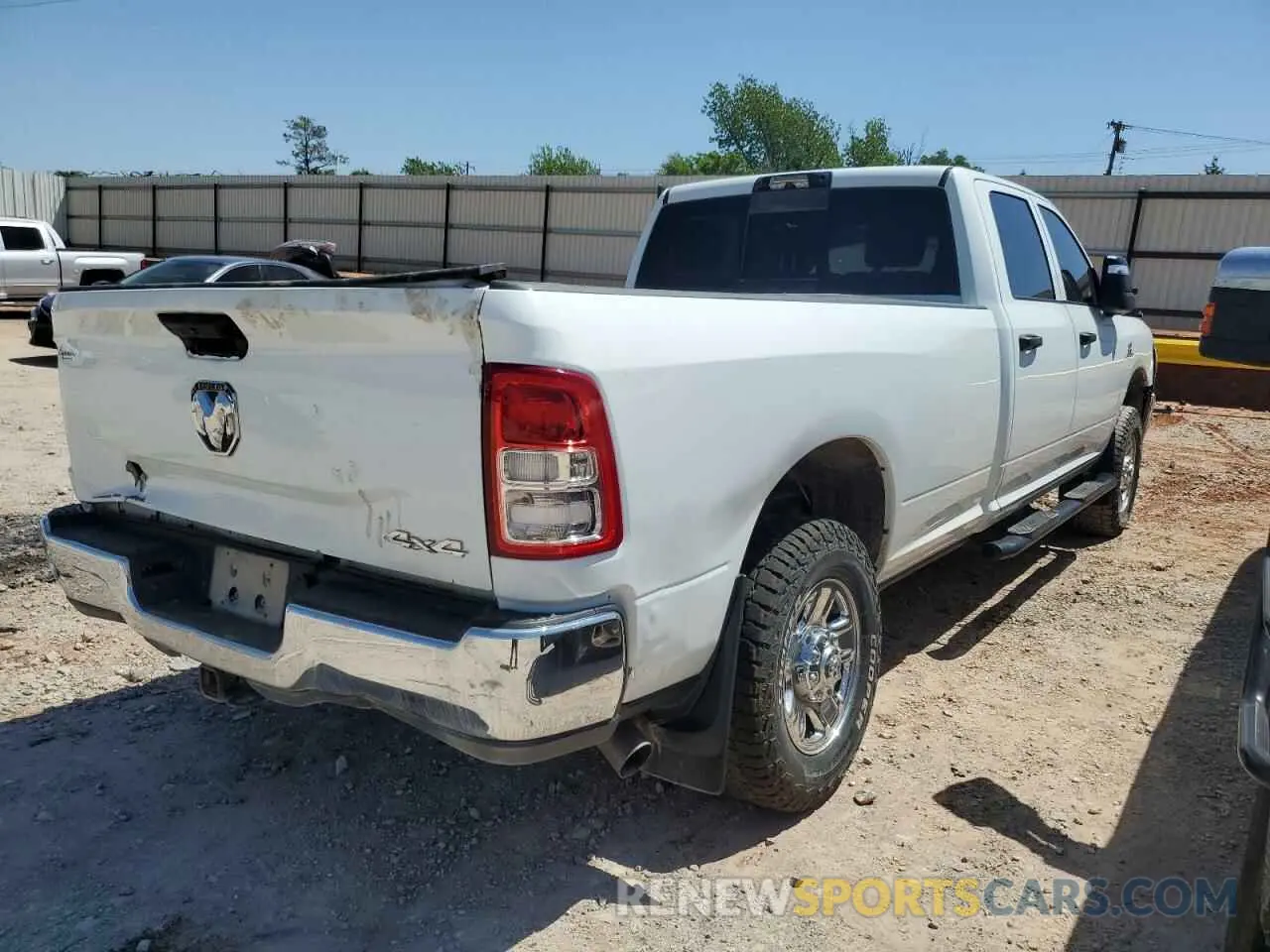 3 fotografías del automóvil dañado 3C6UR5HL9RG141202 RAM 2500 2024