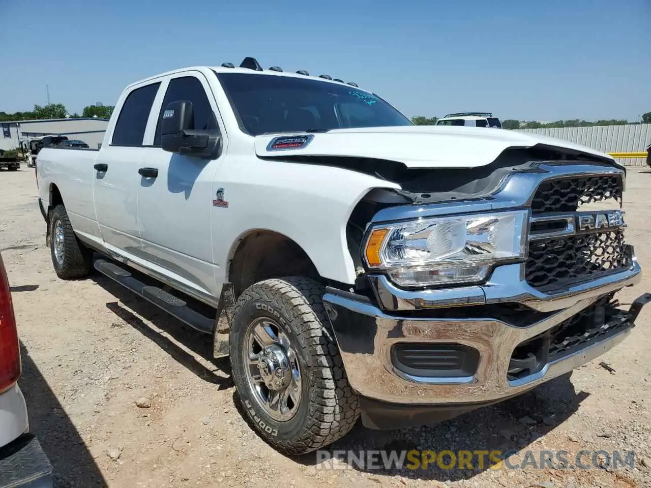 4 fotografías del automóvil dañado 3C6UR5HL9RG141202 RAM 2500 2024