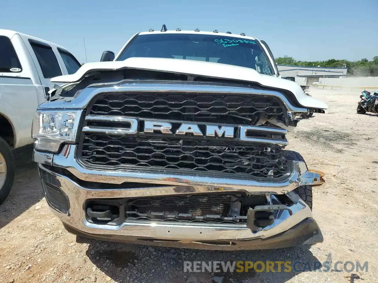 5 fotografías del automóvil dañado 3C6UR5HL9RG141202 RAM 2500 2024