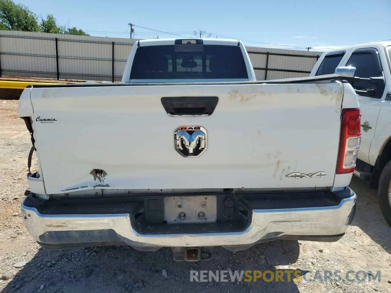 6 fotografías del automóvil dañado 3C6UR5HL9RG141202 RAM 2500 2024
