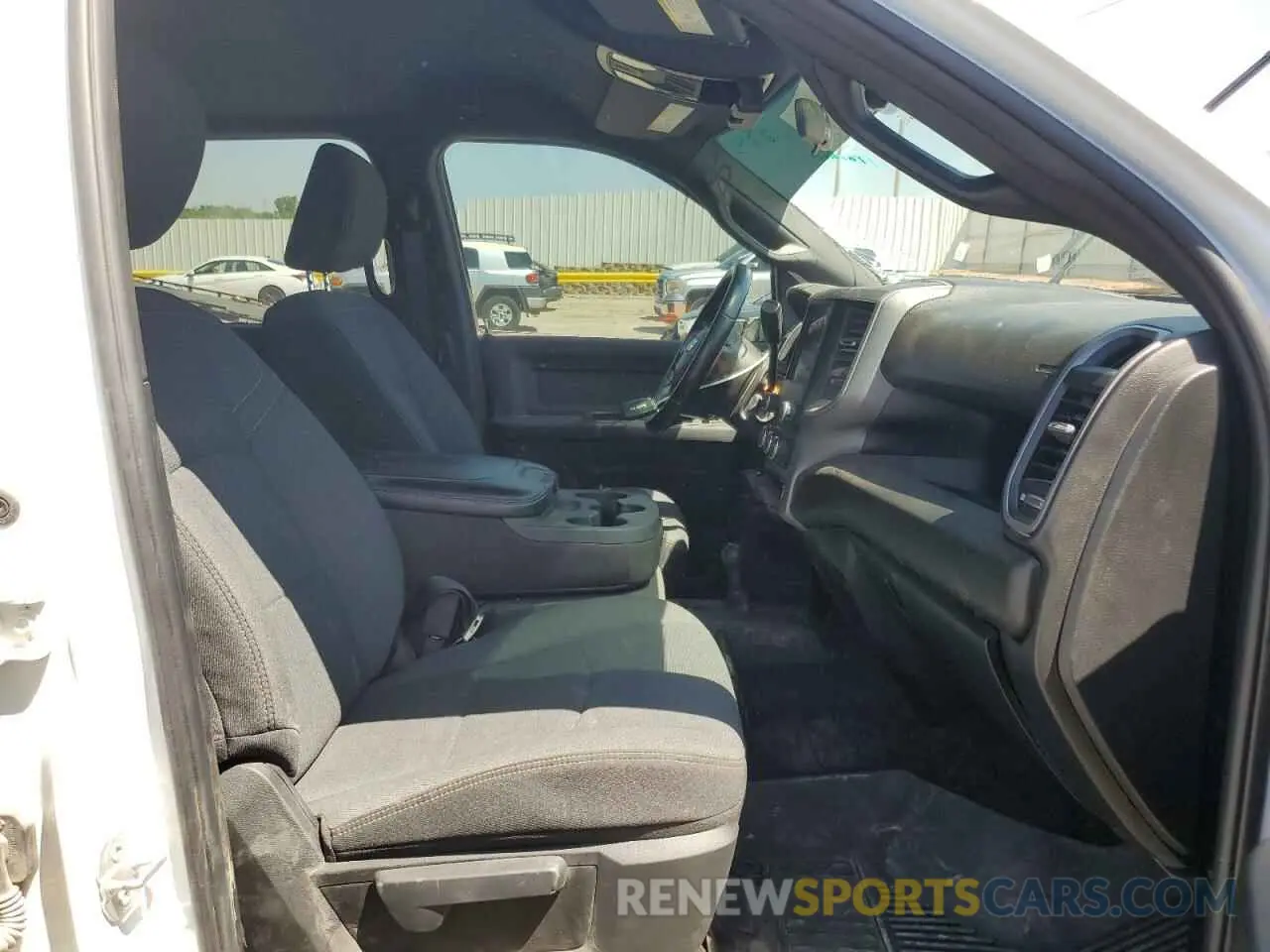 7 fotografías del automóvil dañado 3C6UR5HL9RG141202 RAM 2500 2024