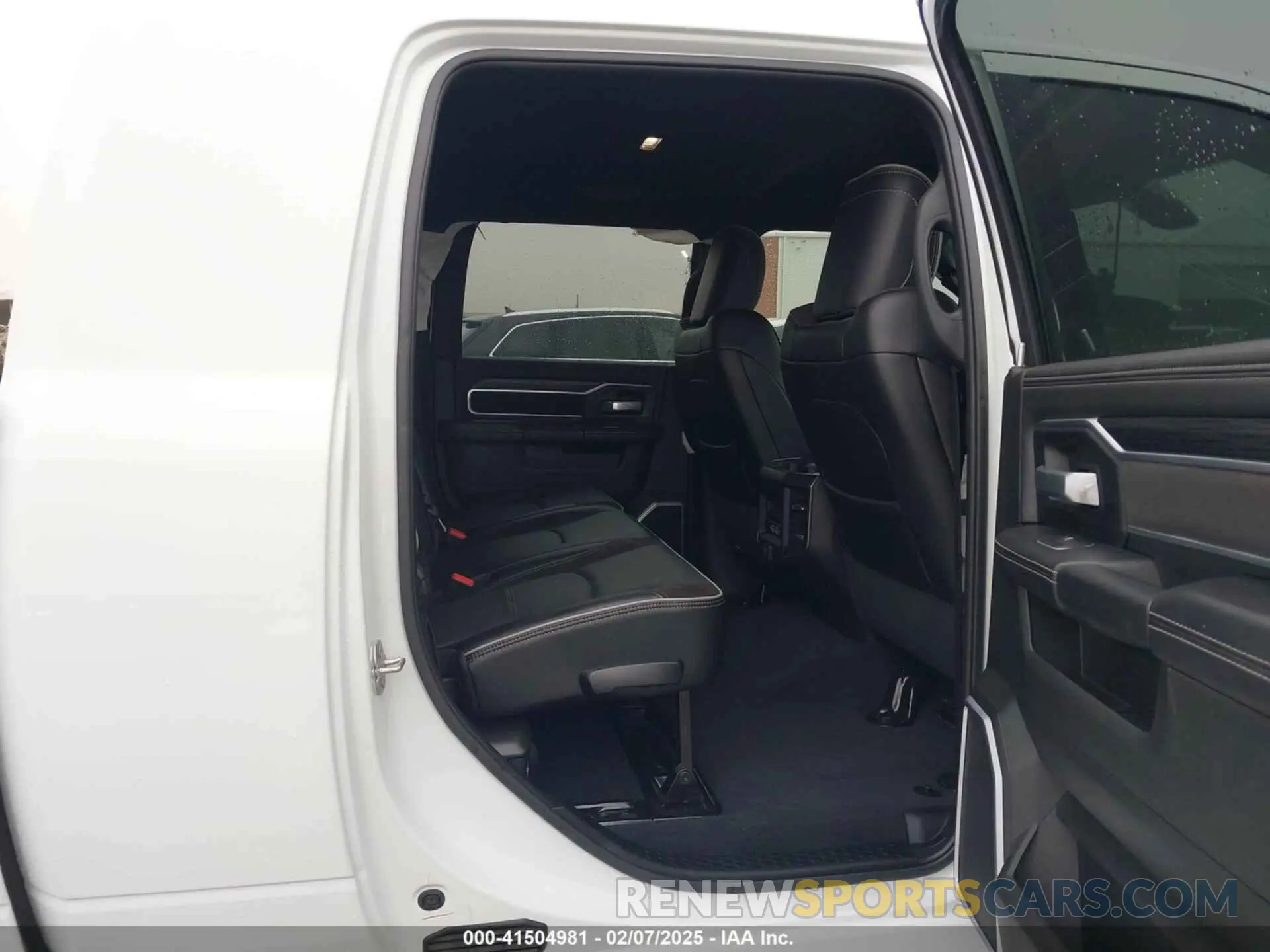 8 fotografías del automóvil dañado 3C6UR5NL7RG143695 RAM 2500 2024
