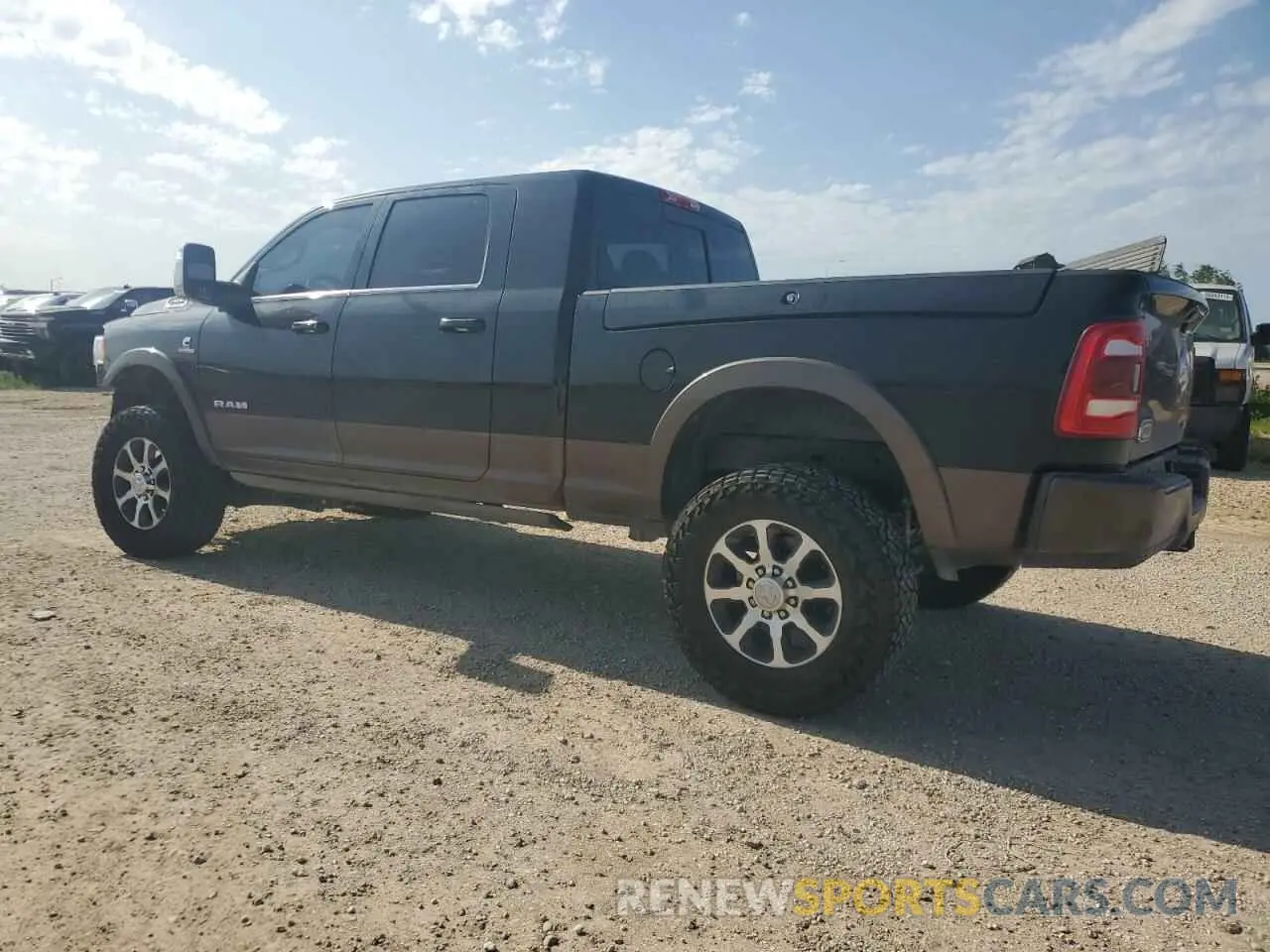 2 fotografías del automóvil dañado 3C6UR5PLXRG187056 RAM 2500 2024
