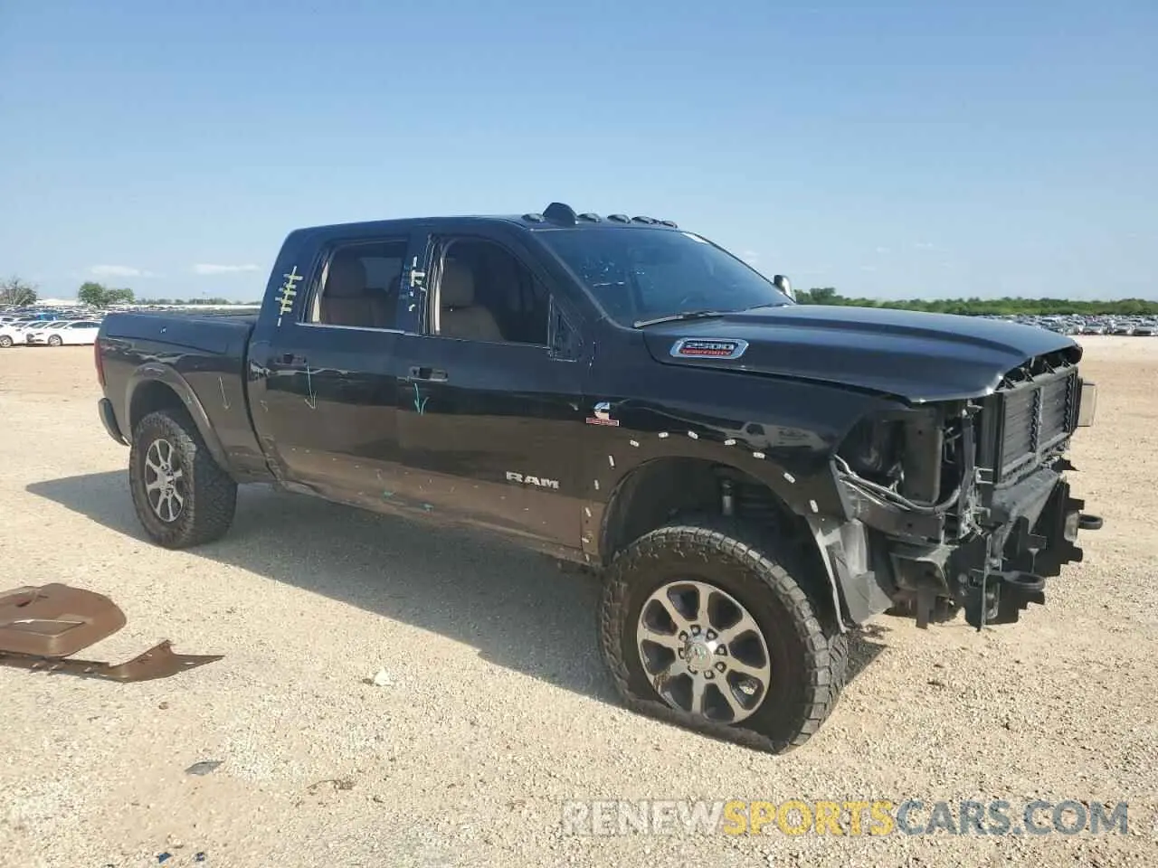 4 fotografías del automóvil dañado 3C6UR5PLXRG187056 RAM 2500 2024