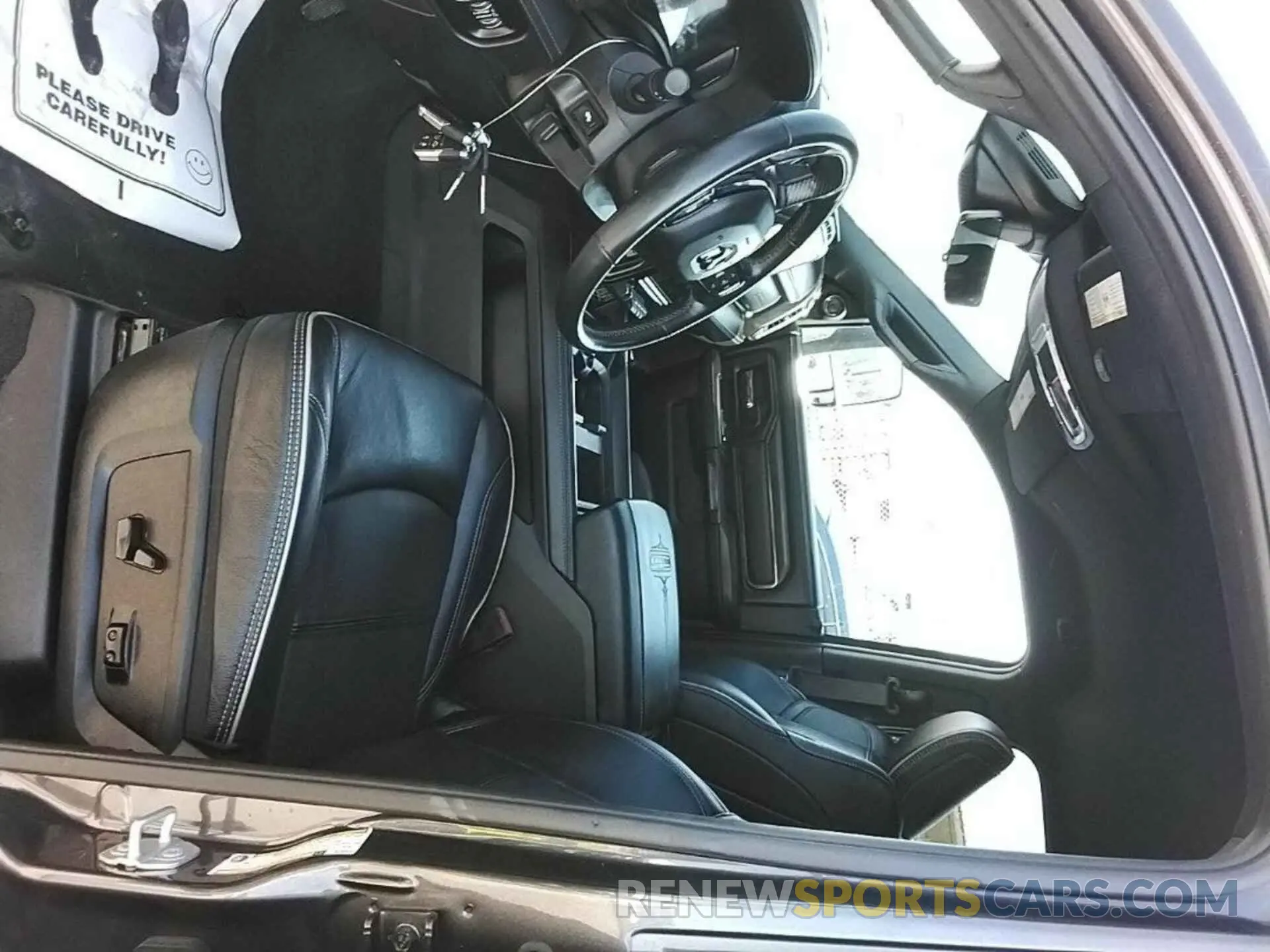 13 fotografías del automóvil dañado 3C6UR5TL3RG163879 RAM 2500 2024