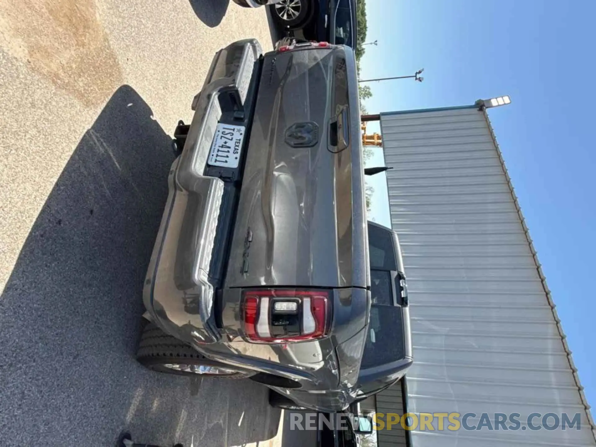 14 fotografías del automóvil dañado 3C6UR5TL3RG163879 RAM 2500 2024