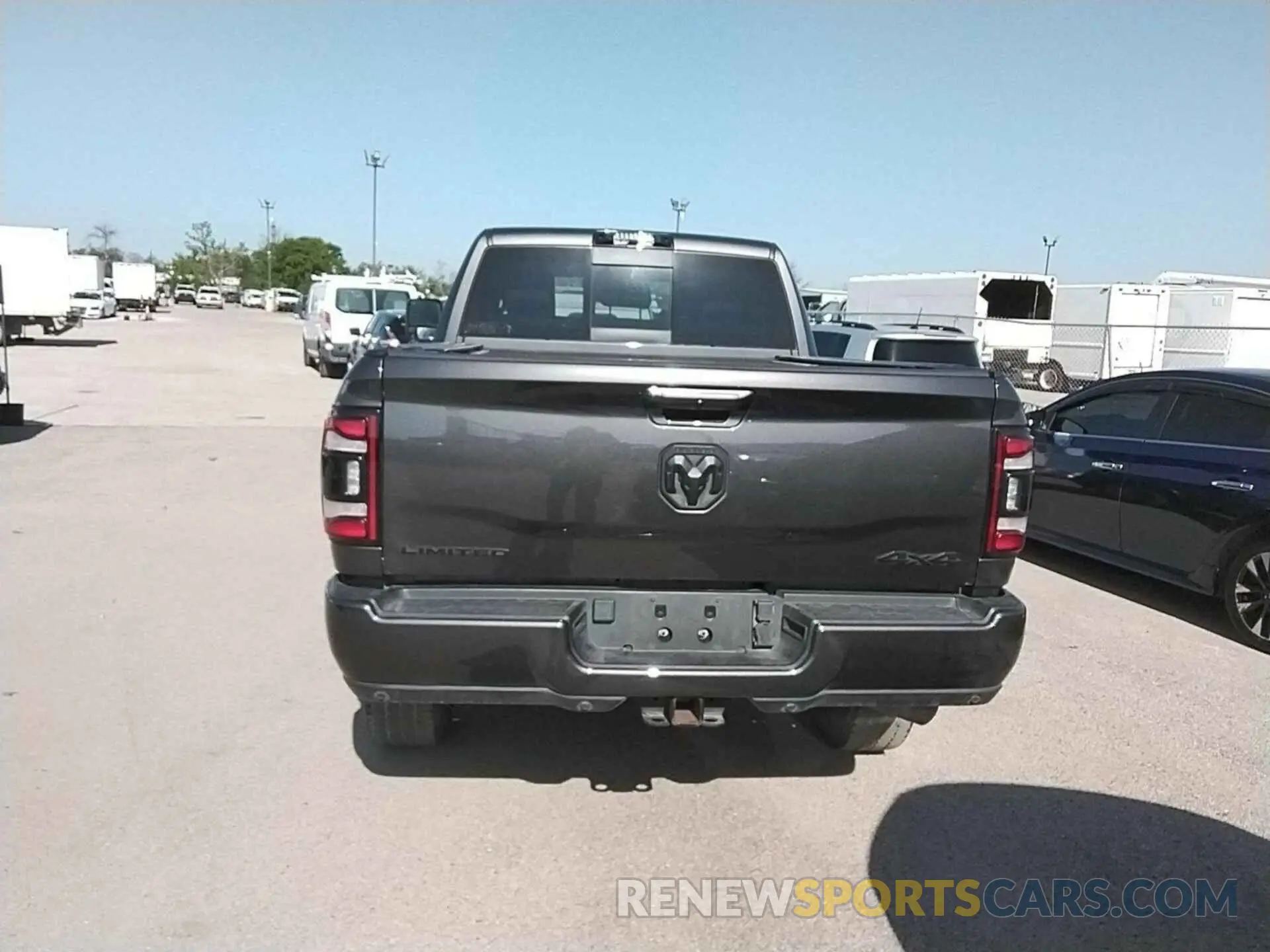 3 fotografías del automóvil dañado 3C6UR5TL3RG163879 RAM 2500 2024