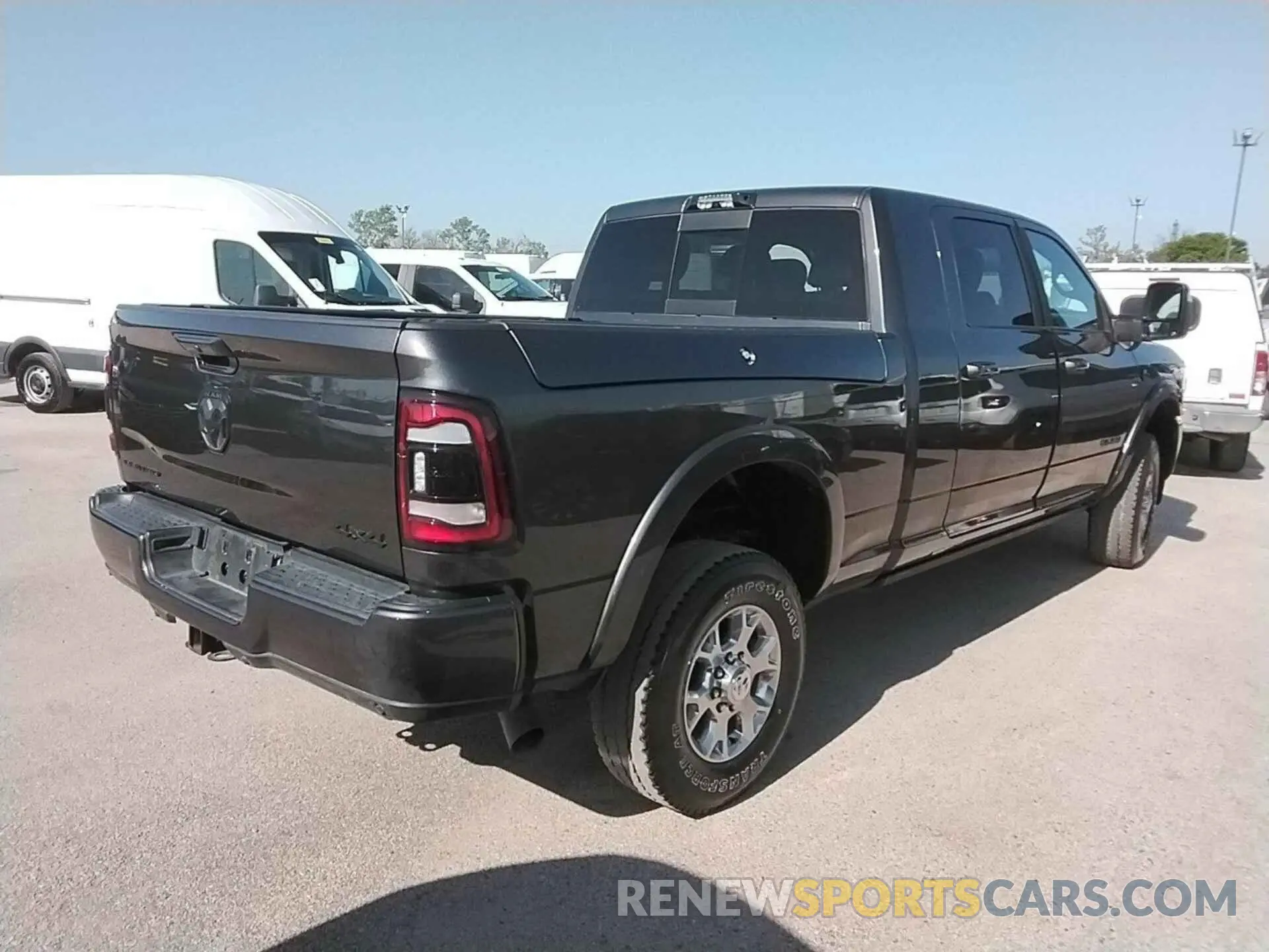 4 fotografías del automóvil dañado 3C6UR5TL3RG163879 RAM 2500 2024