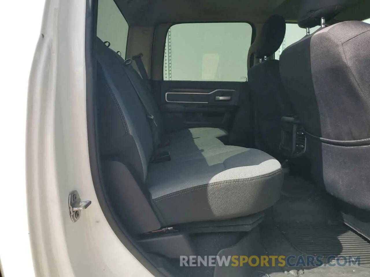 10 fotografías del automóvil dañado 3C63R3DL4KG675106 RAM 3500 2019